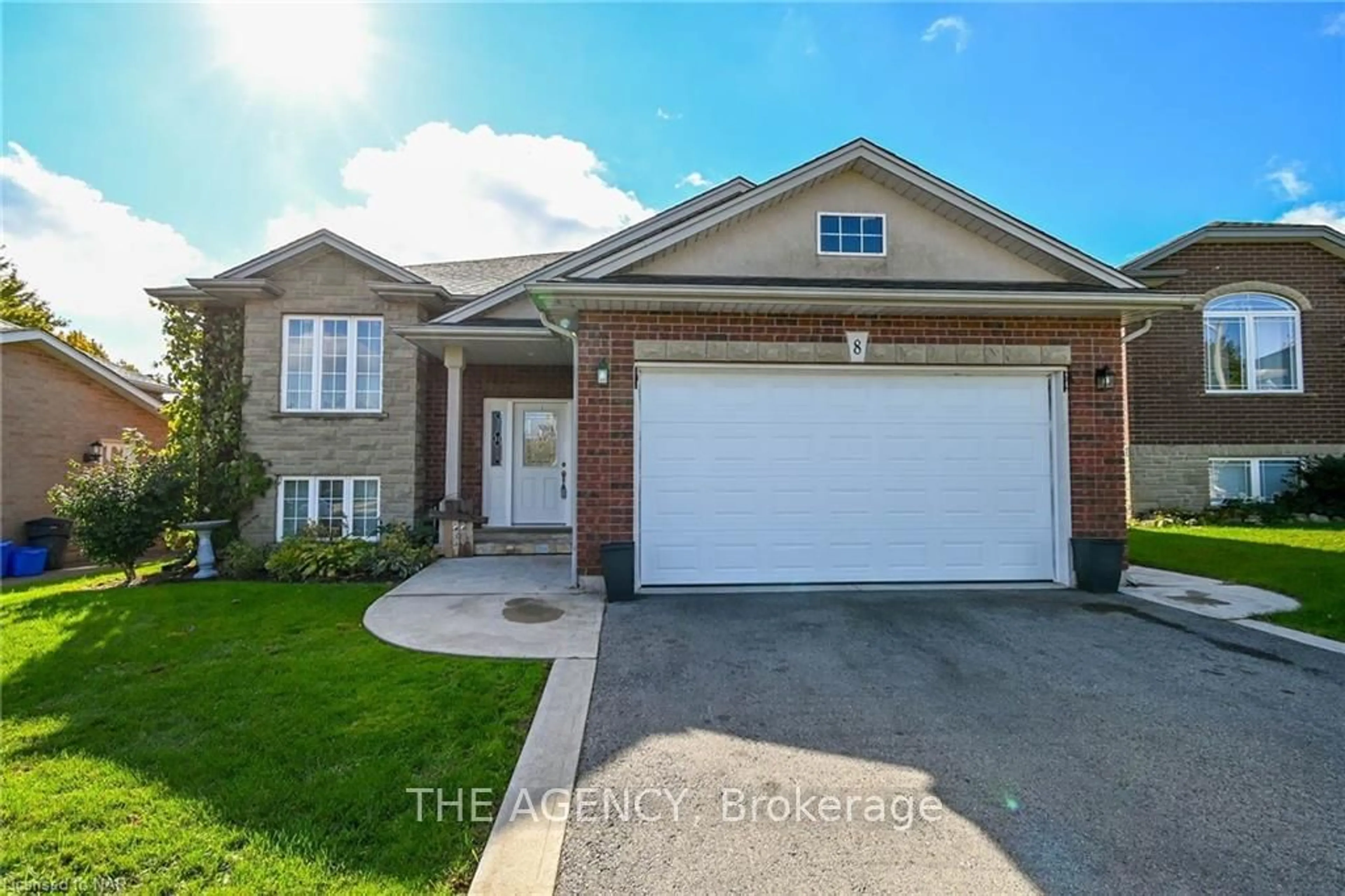 Frontside or backside of a home, the street view for 8 HILLCREST Rd, Port Colborne Ontario L3K 6B2