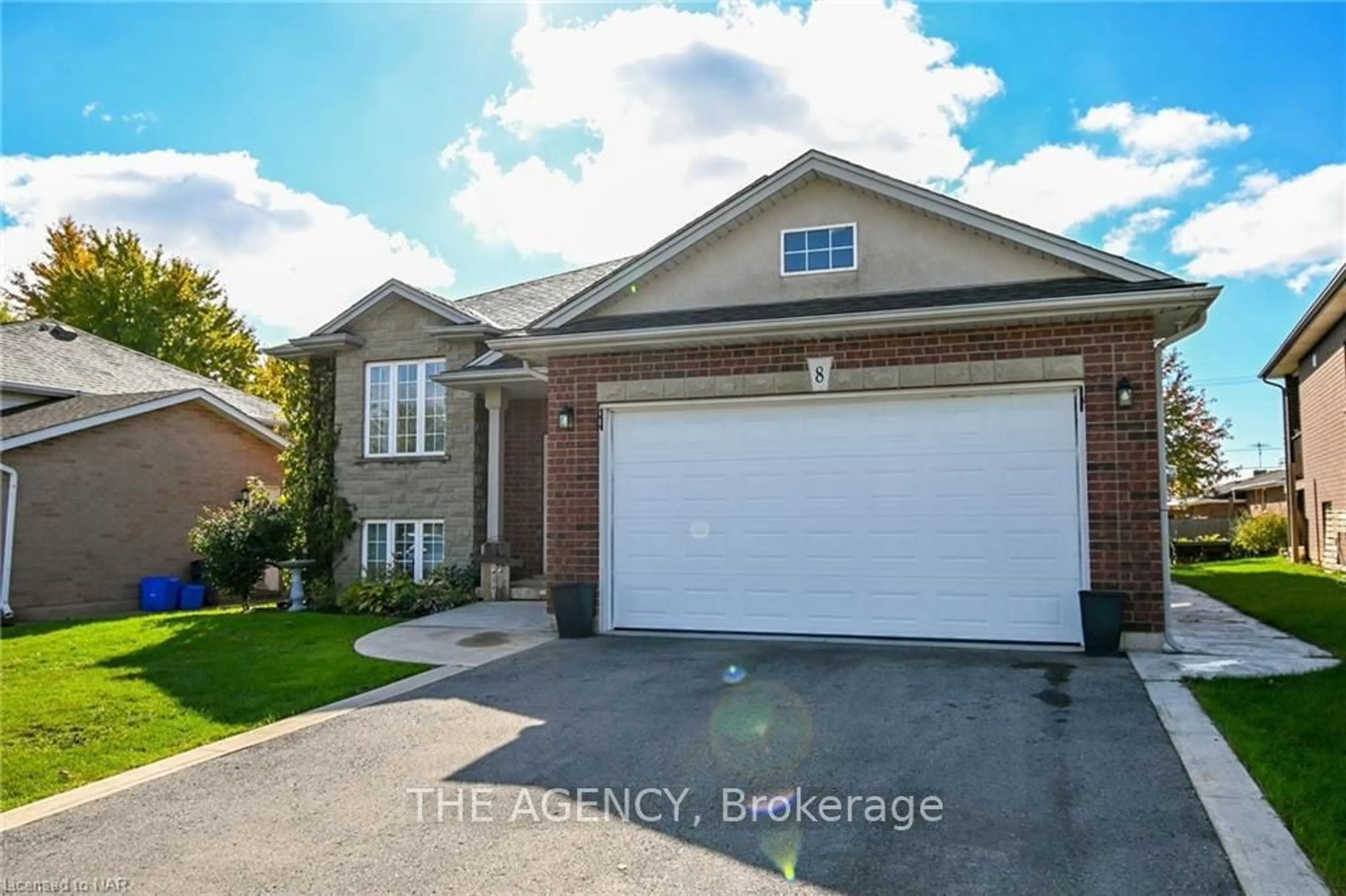 Frontside or backside of a home, the street view for 8 HILLCREST Rd, Port Colborne Ontario L3K 6B2