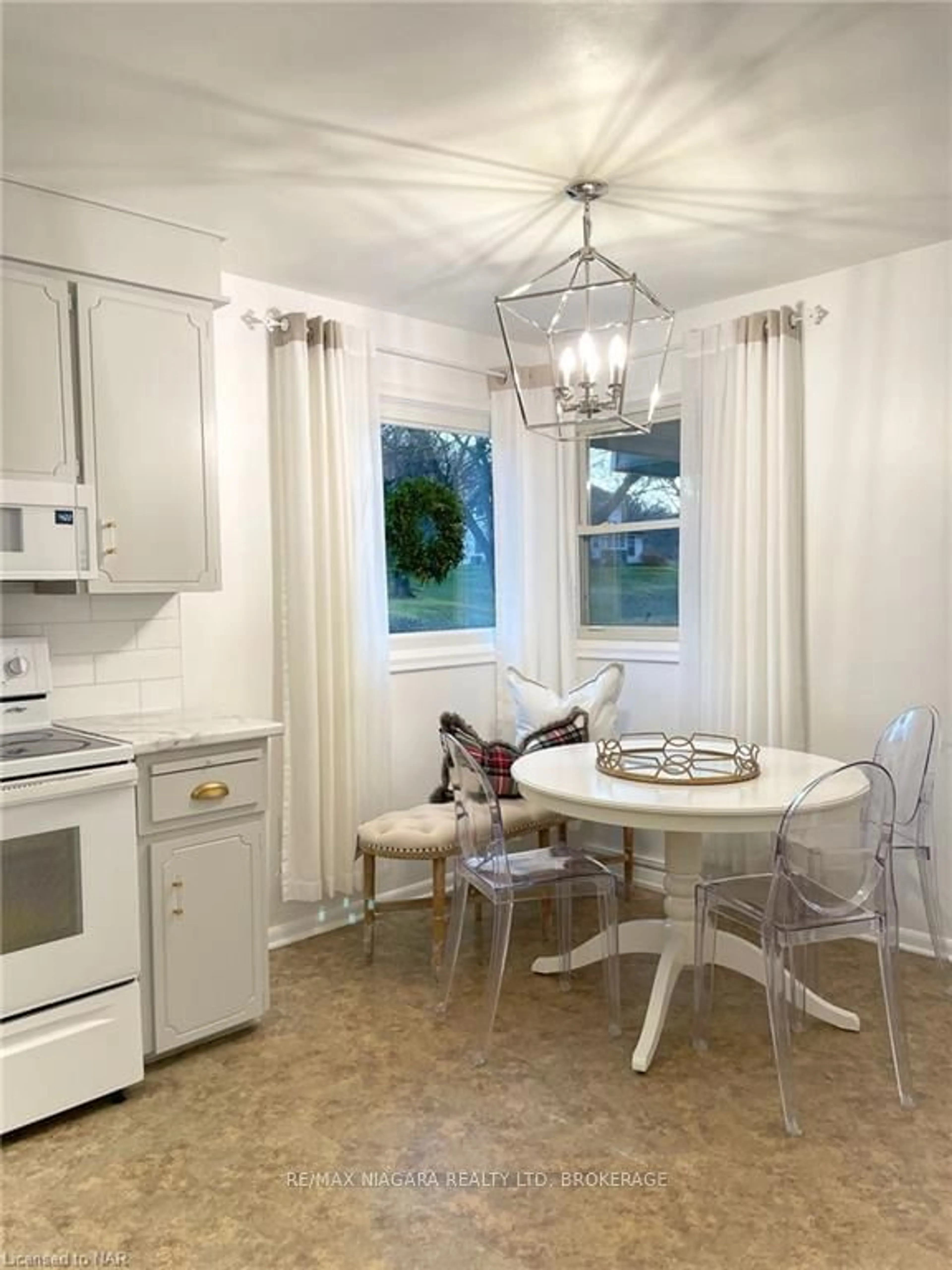 Dining room, cottage for 5 ROCKDALE Ave, St. Catharines Ontario L2T 1V3