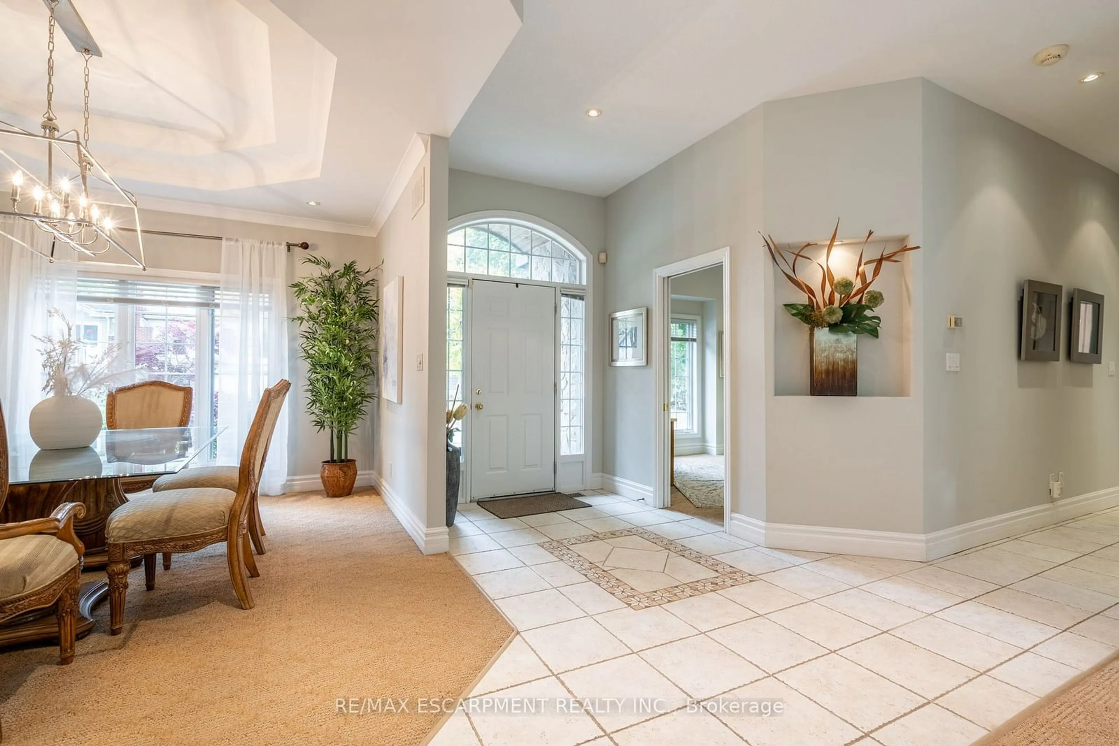 Indoor entryway, ceramic floors for 64 Nelson St, Hamilton Ontario L0R 2H6