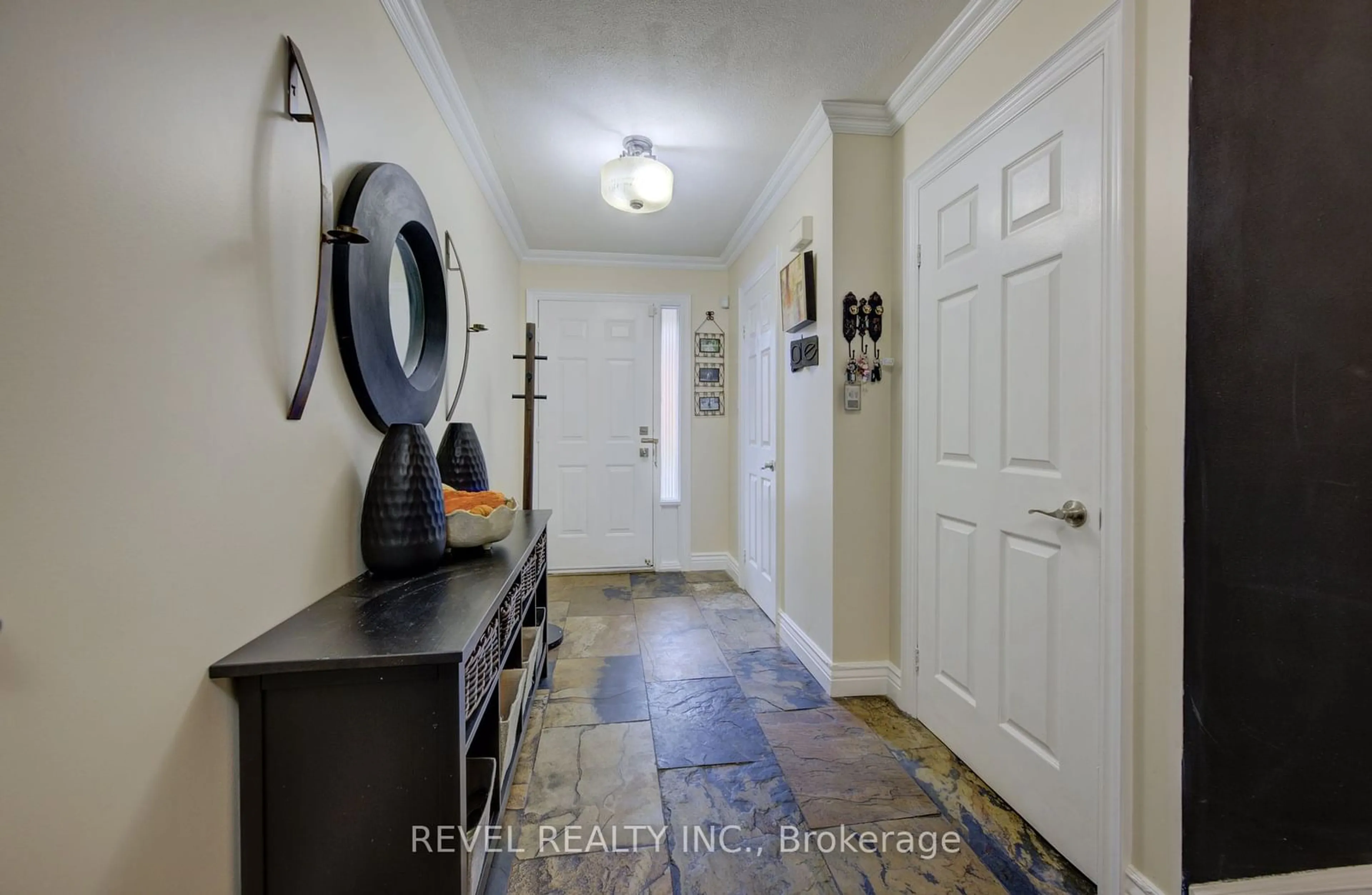 Indoor entryway, wood floors for 255 Mount Albion Rd #40, Hamilton Ontario L8K 6P8