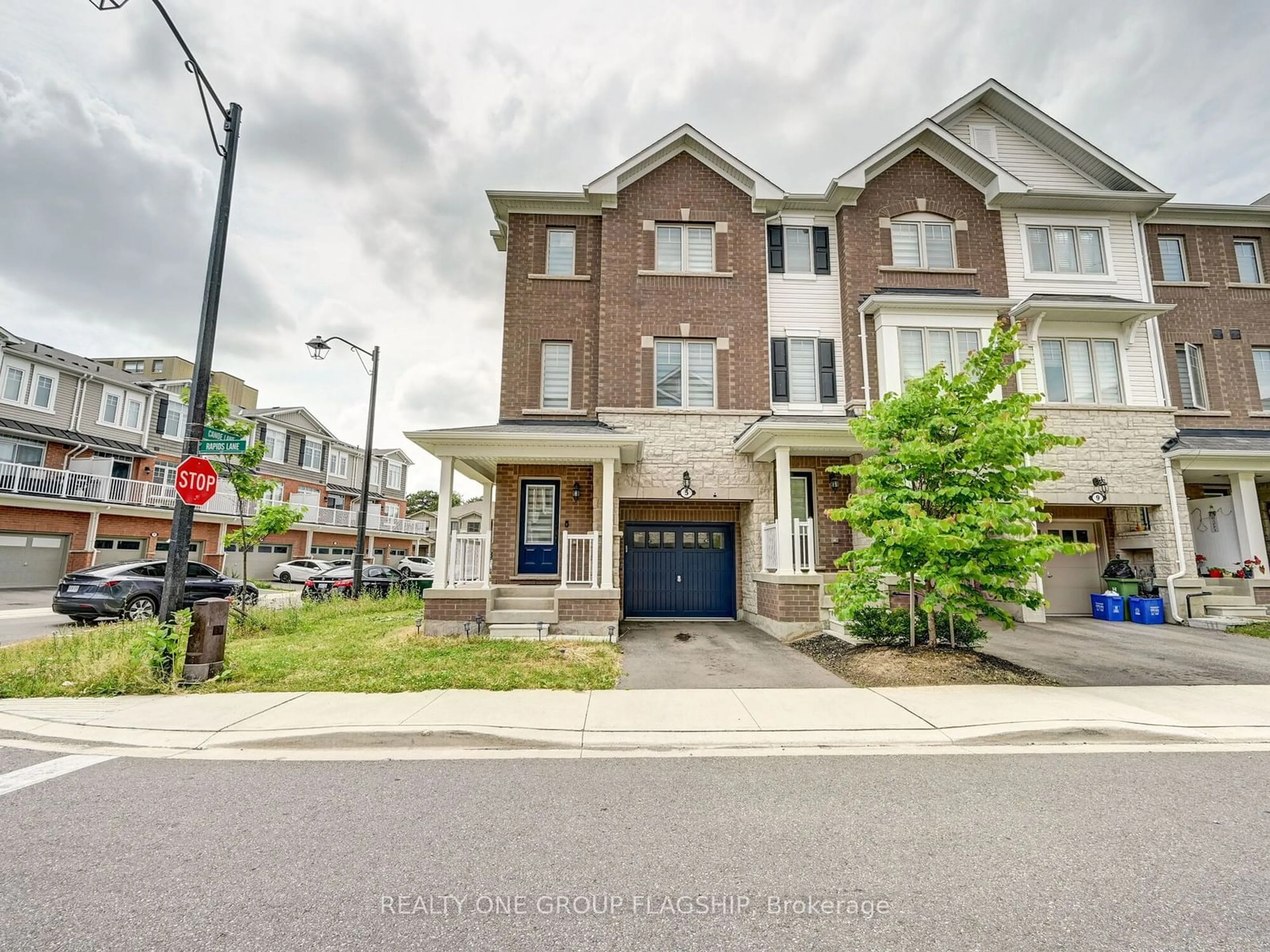 A pic from exterior of the house or condo, the street view for 5 Rapids Lane, Hamilton Ontario L8K 0A3