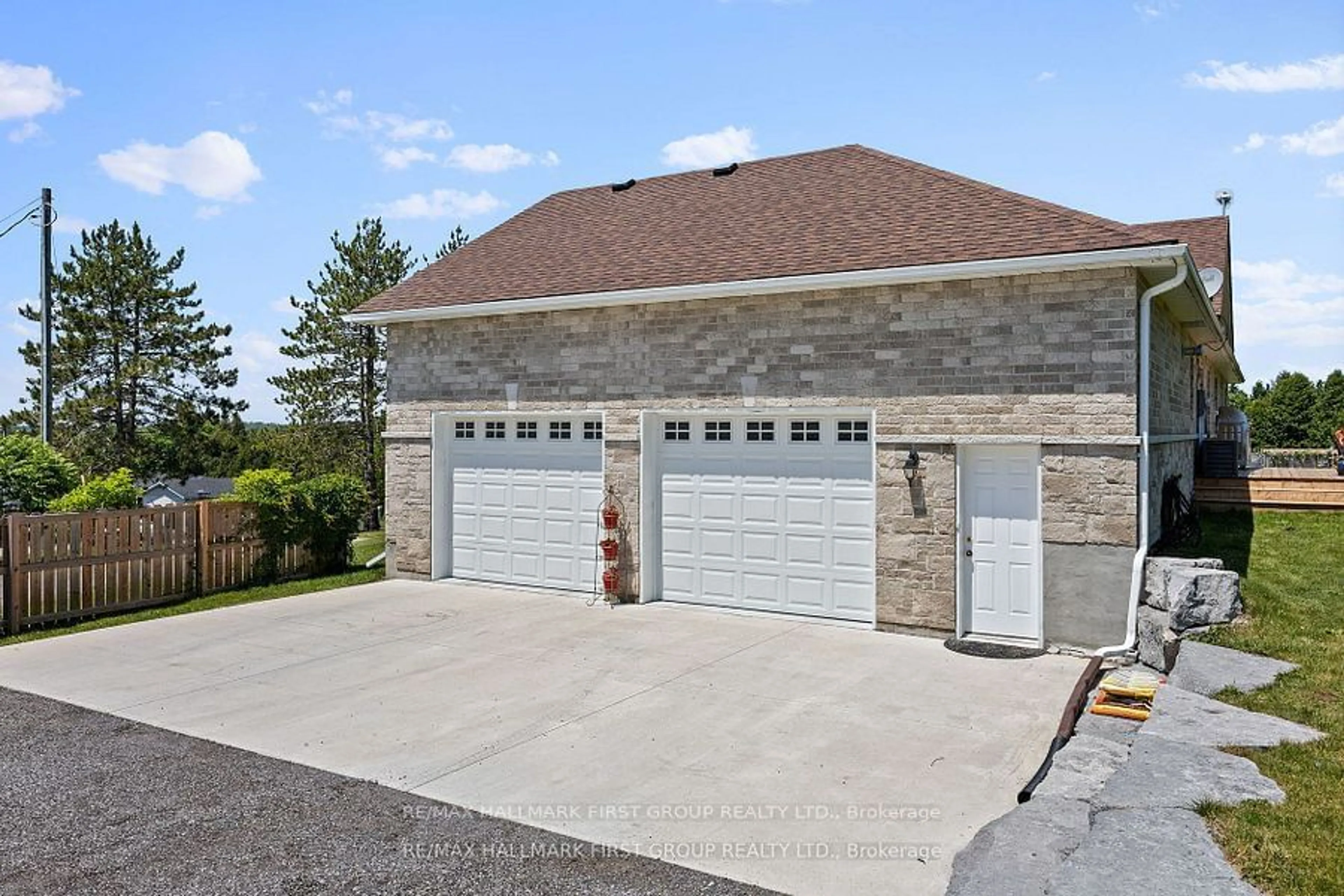 Indoor garage, cement floor for 20 Hilltop Crt, Kawartha Lakes Ontario K0L 2W0