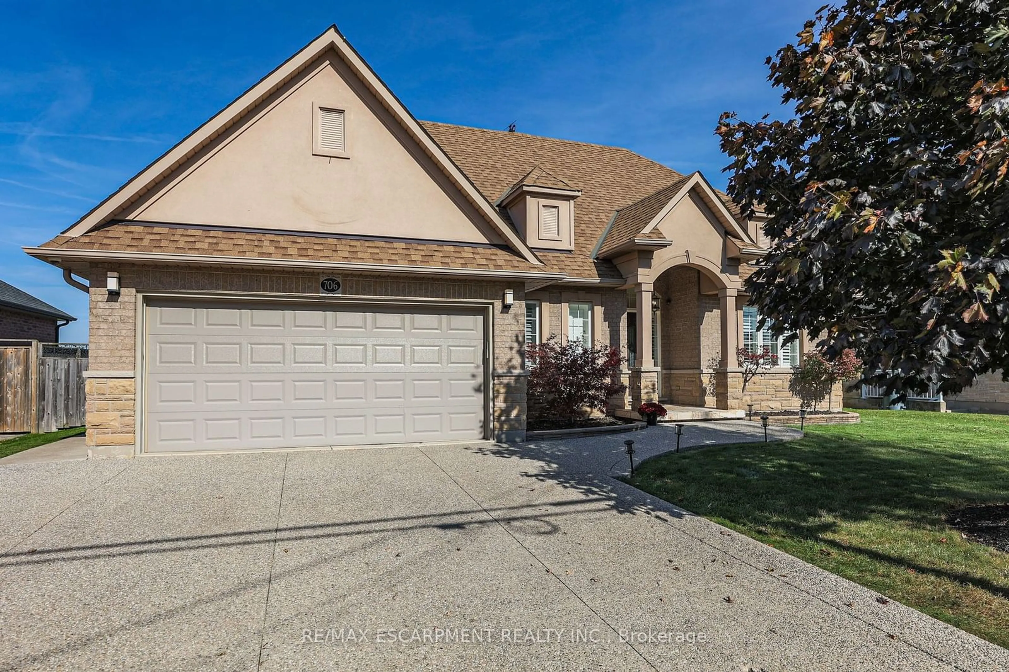 Frontside or backside of a home, the street view for 706 Winston Rd, Grimsby Ontario L3M 4E8