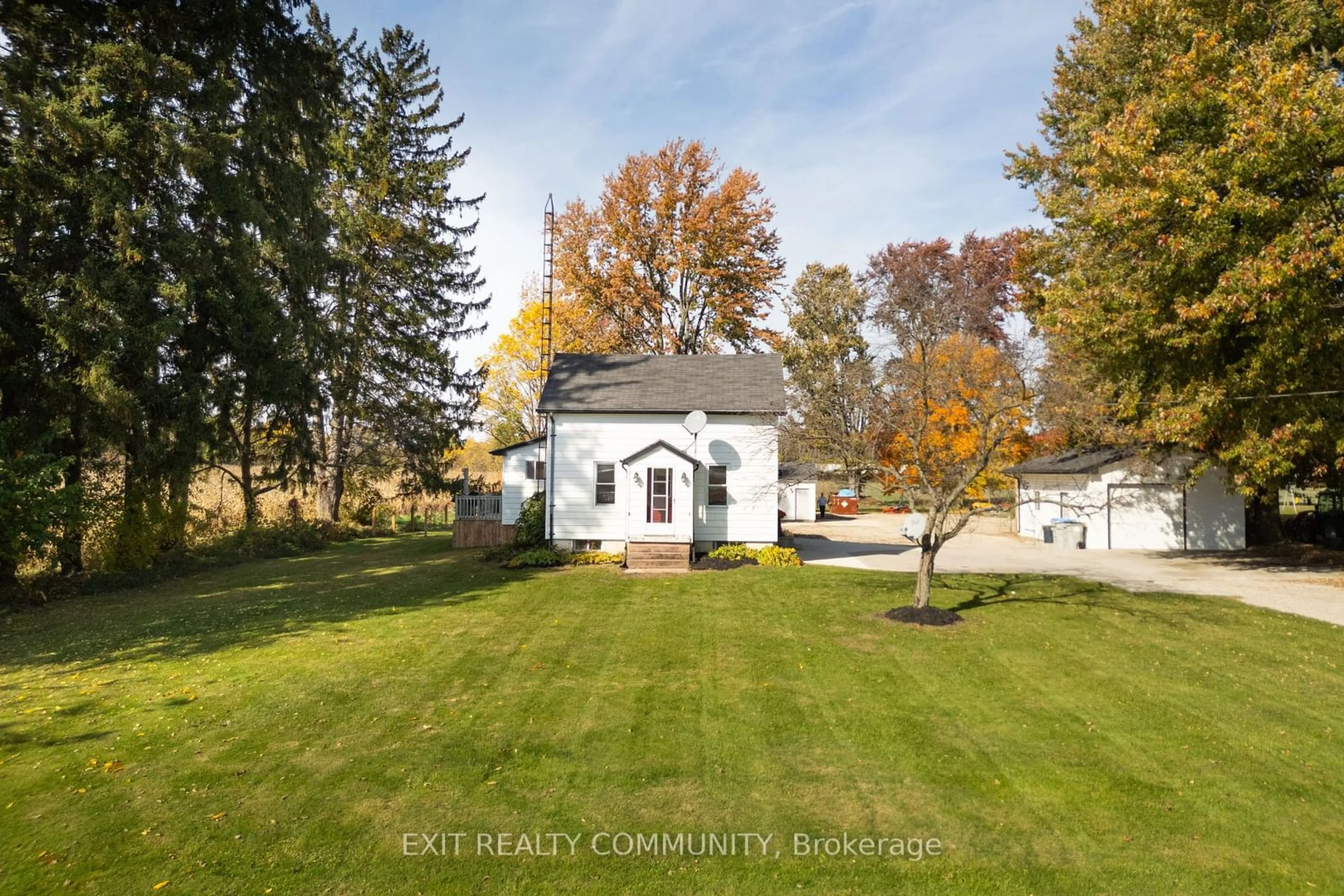 Frontside or backside of a home, cottage for 8148 Olde Dr, Strathroy-Caradoc Ontario N0L 1W0