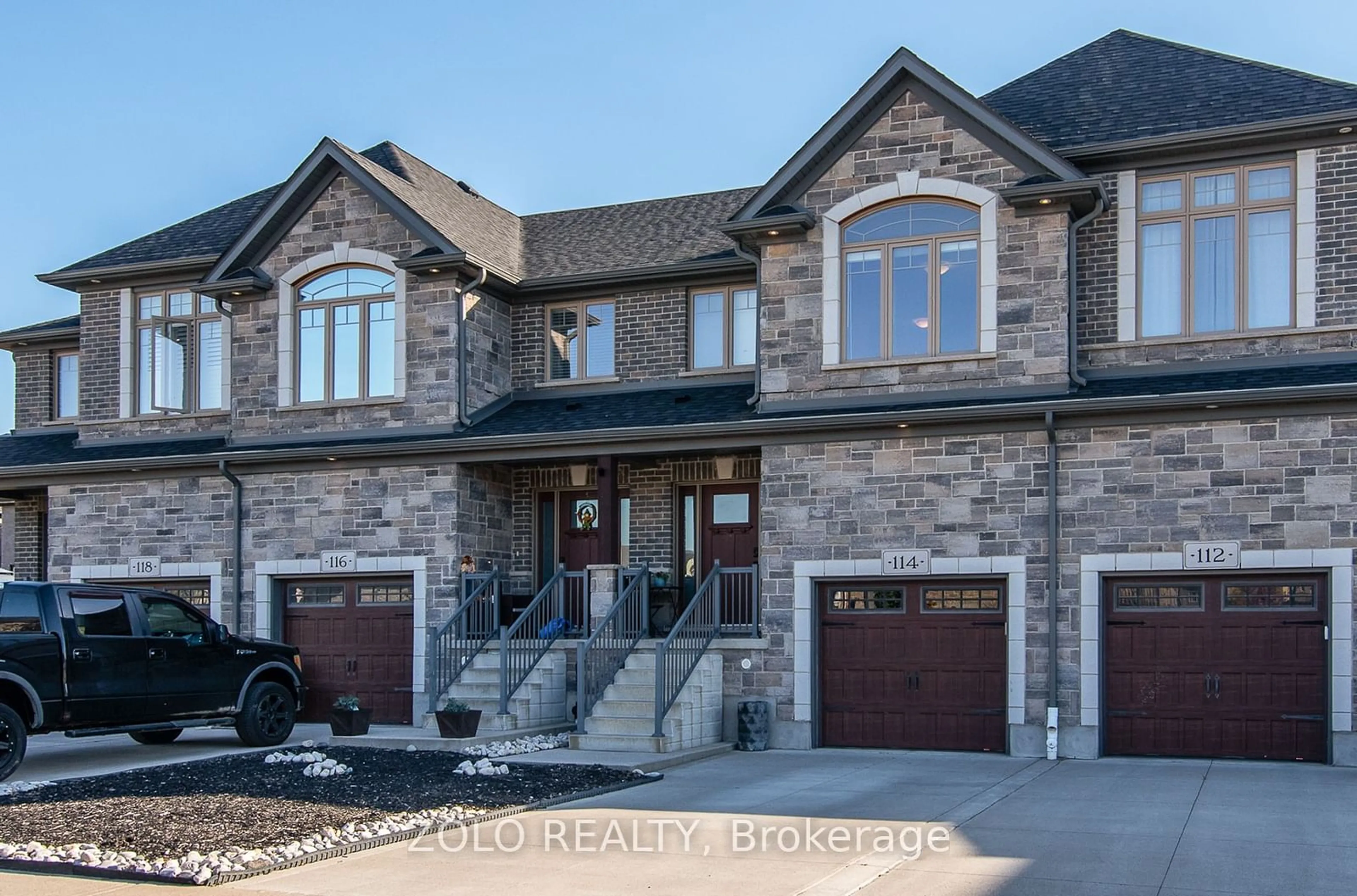 Home with brick exterior material for 114 Hollybrook Tr, Kitchener Ontario N2R 0M7