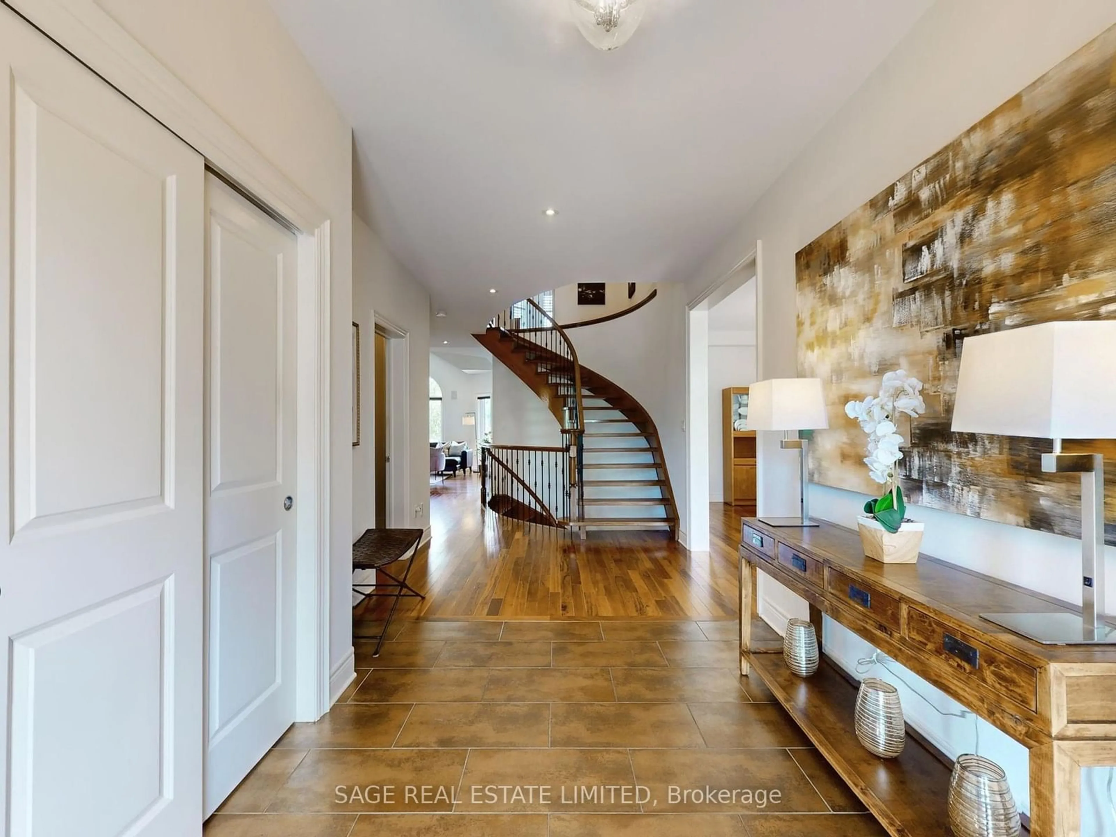 Indoor entryway, wood floors for 4959 Hillside Dr, Lincoln Ontario L0R 1B7