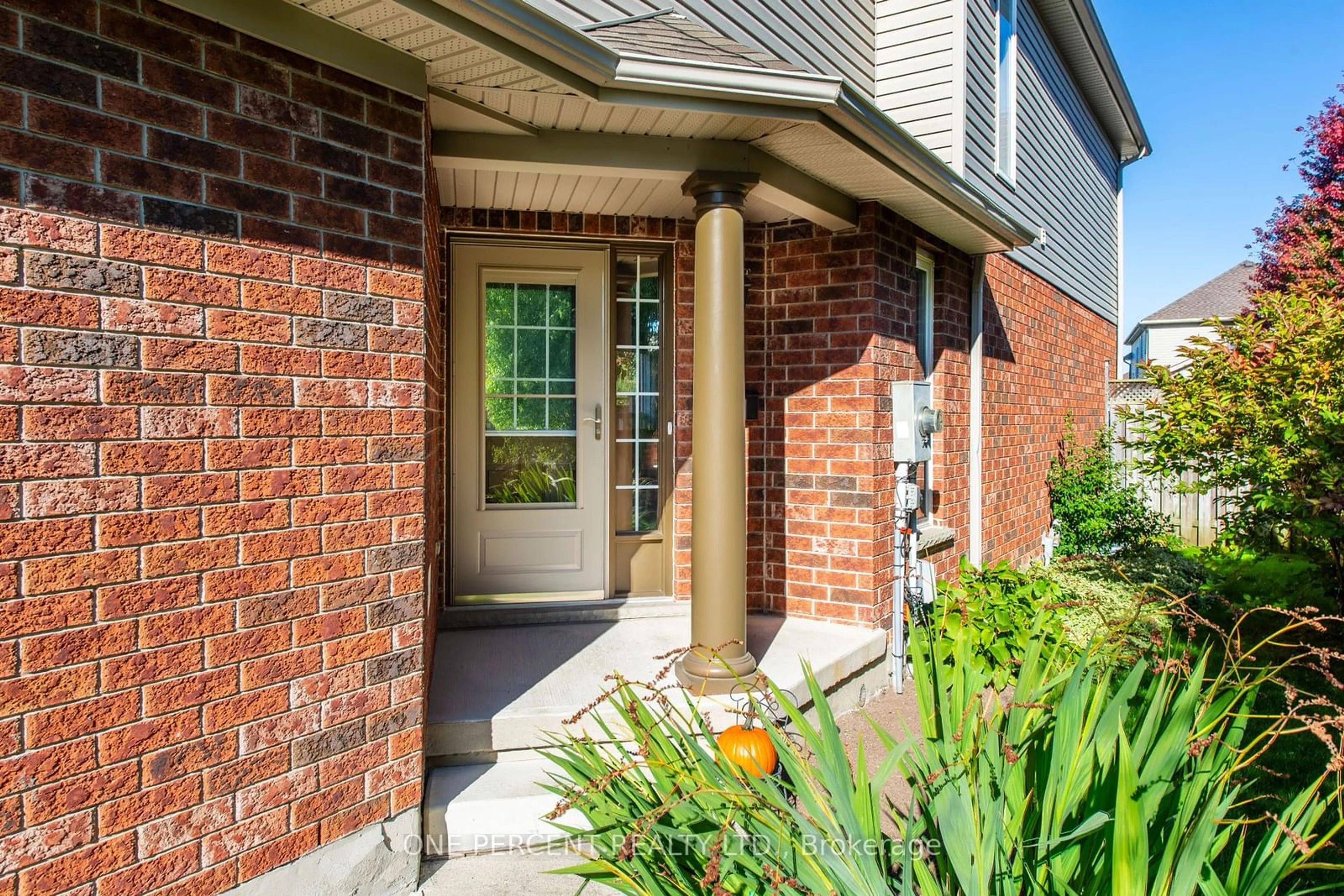 Home with brick exterior material for 26 Peer Dr, Guelph Ontario N1C 1H1