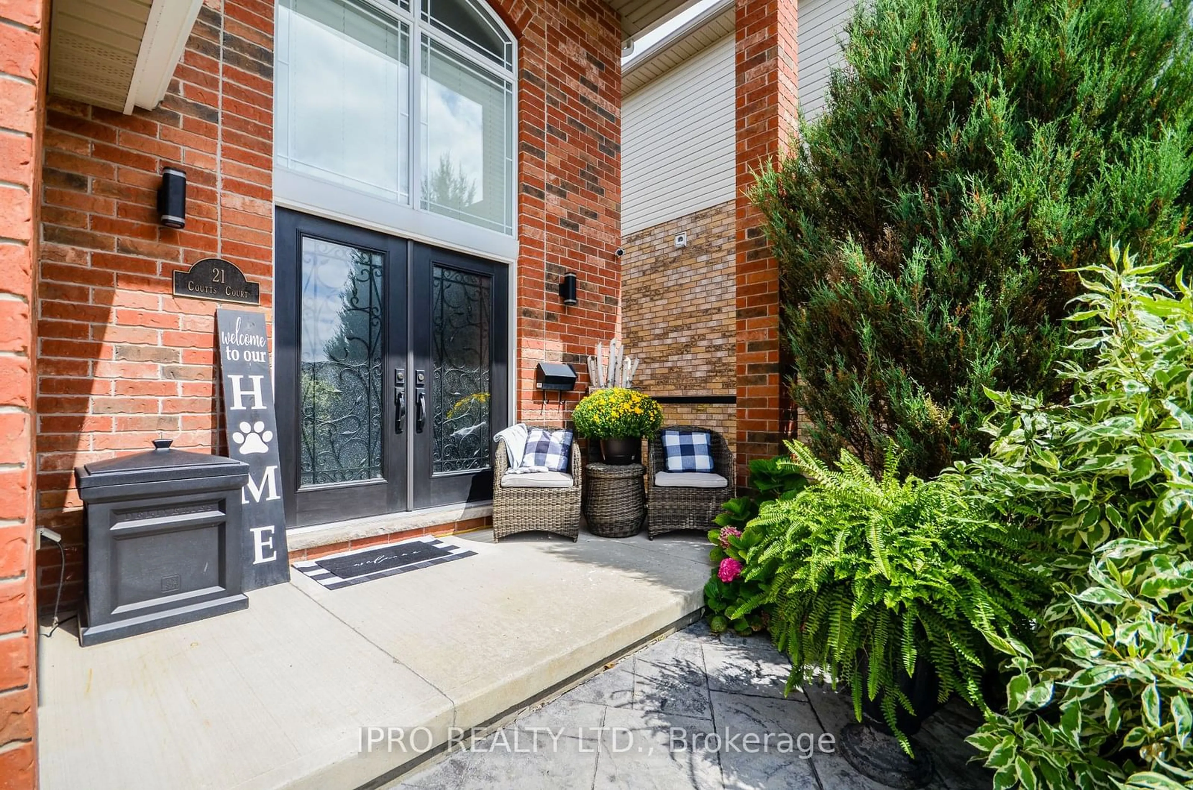 Indoor entryway, wood floors for 21 Coutts Crt, Guelph Ontario N1L 1S9