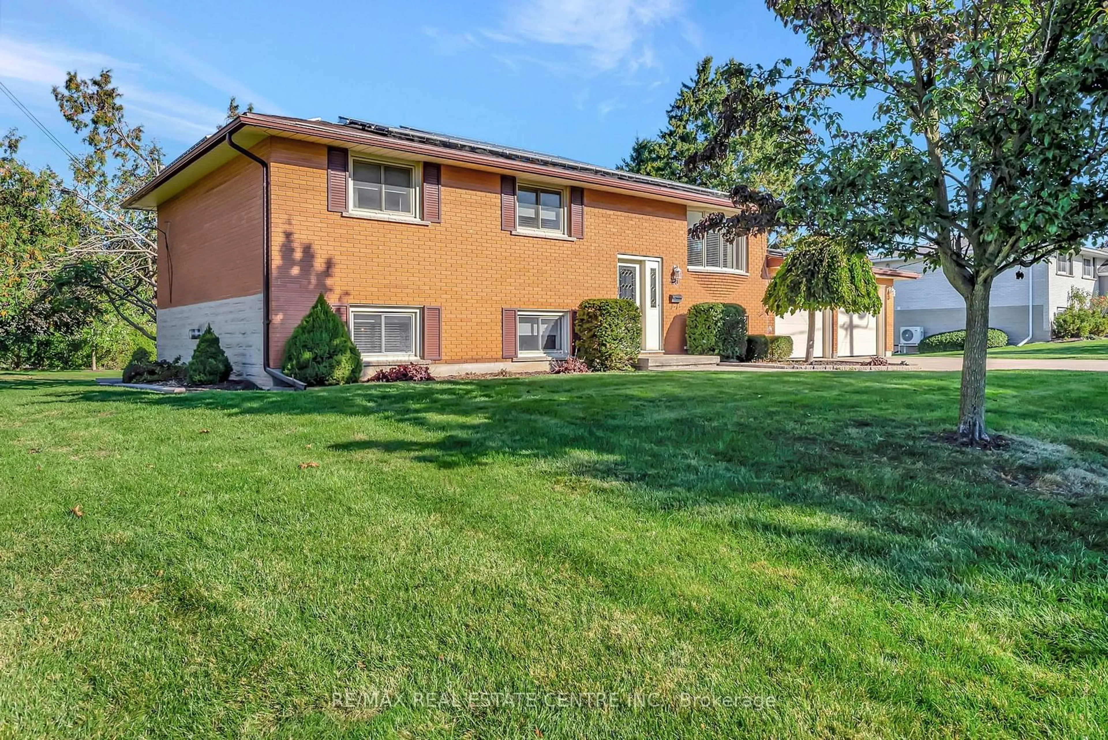 A pic from exterior of the house or condo, the fenced backyard for 46 Summerside Cres, Cambridge Ontario N1R 5S2