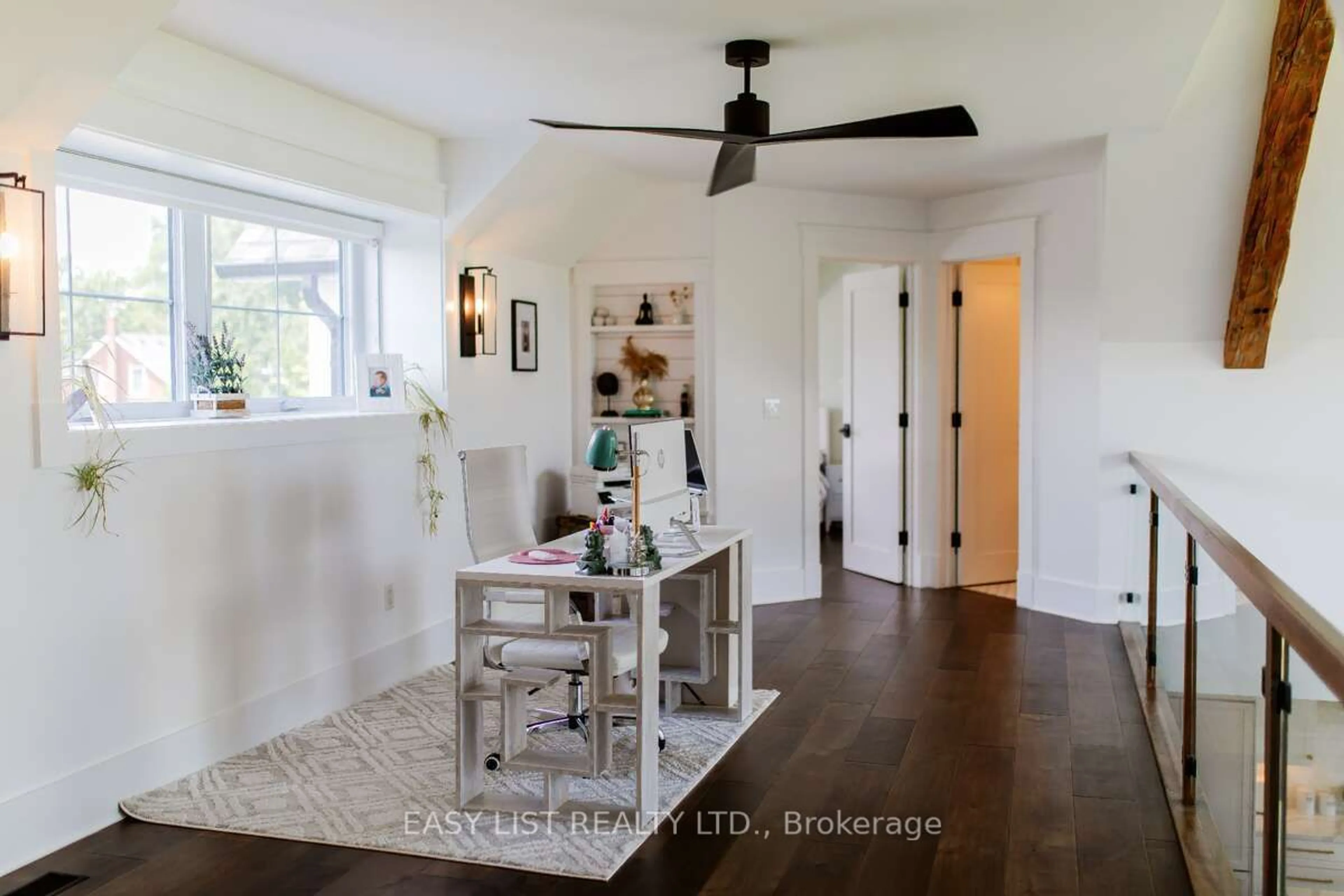 Indoor entryway for 1983 Grimshaw Rd, Cobourg Ontario K9A 4J8