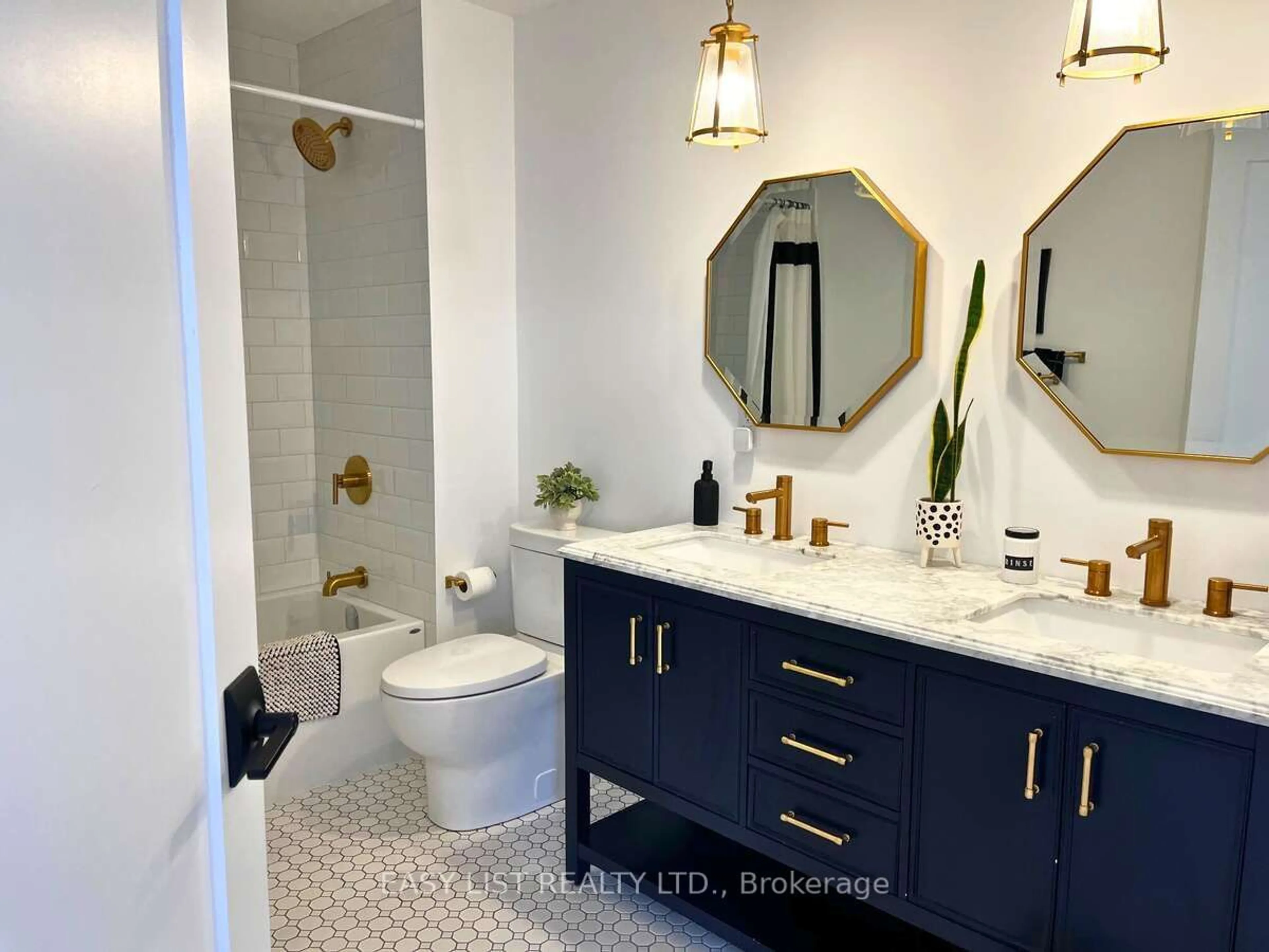 Contemporary bathroom, ceramic/tile floor for 1983 Grimshaw Rd, Cobourg Ontario K9A 4J8