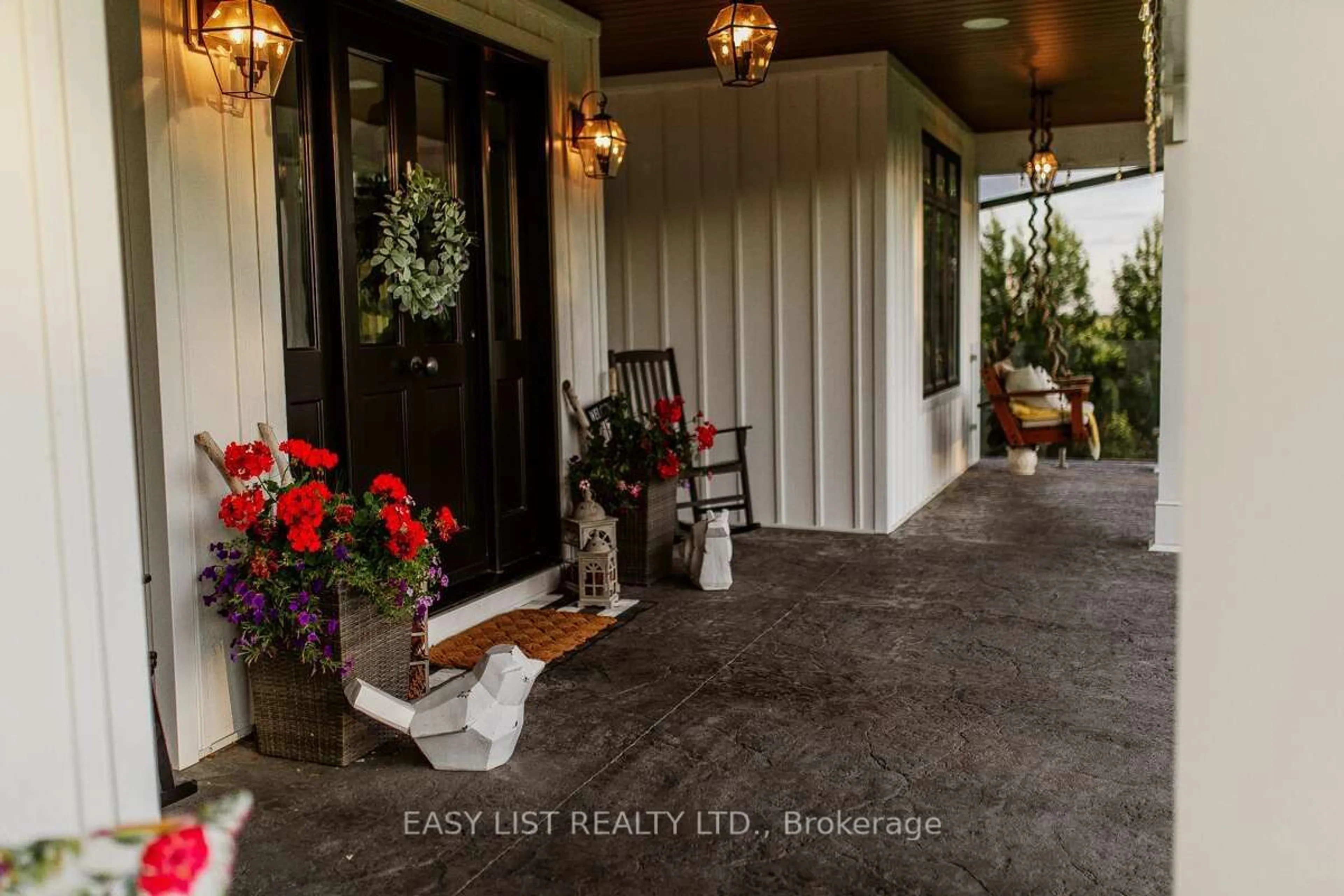 Indoor entryway, wood floors for 1983 Grimshaw Rd, Cobourg Ontario K9A 4J8