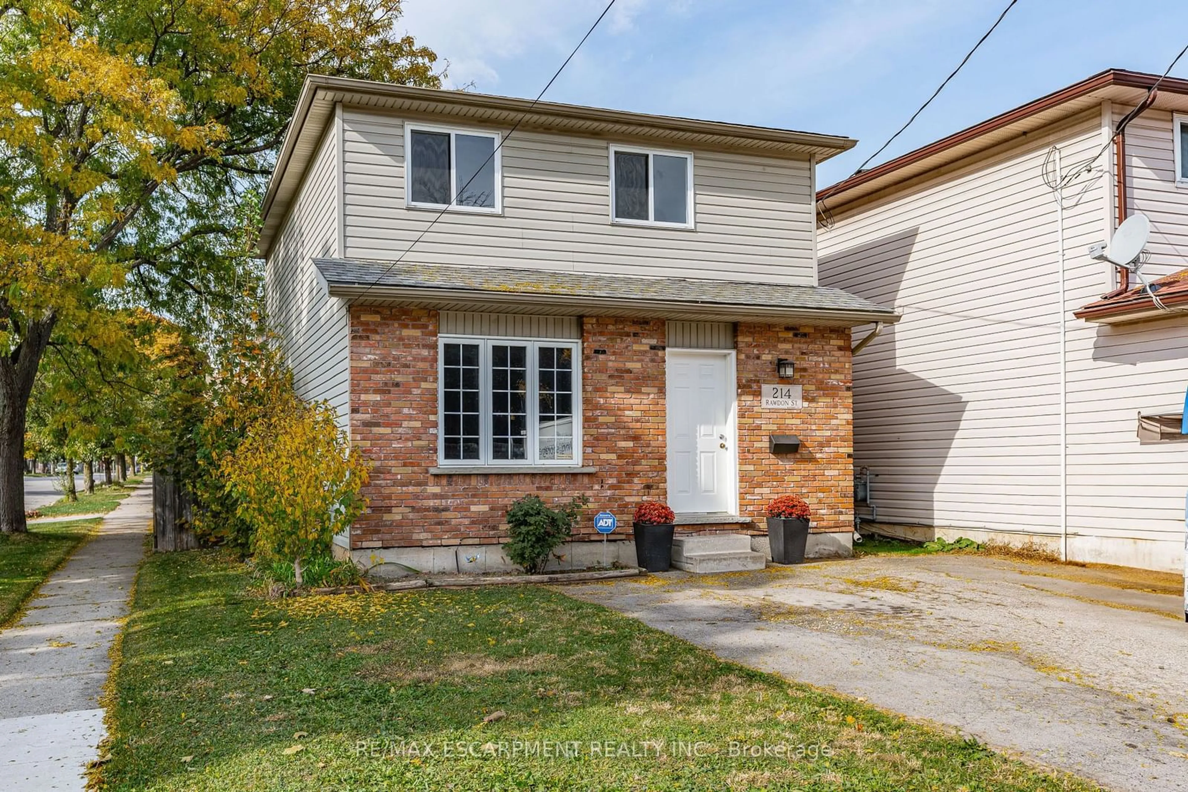 Frontside or backside of a home, the street view for 214 Rawdon St, Brantford Ontario N3S 6G2