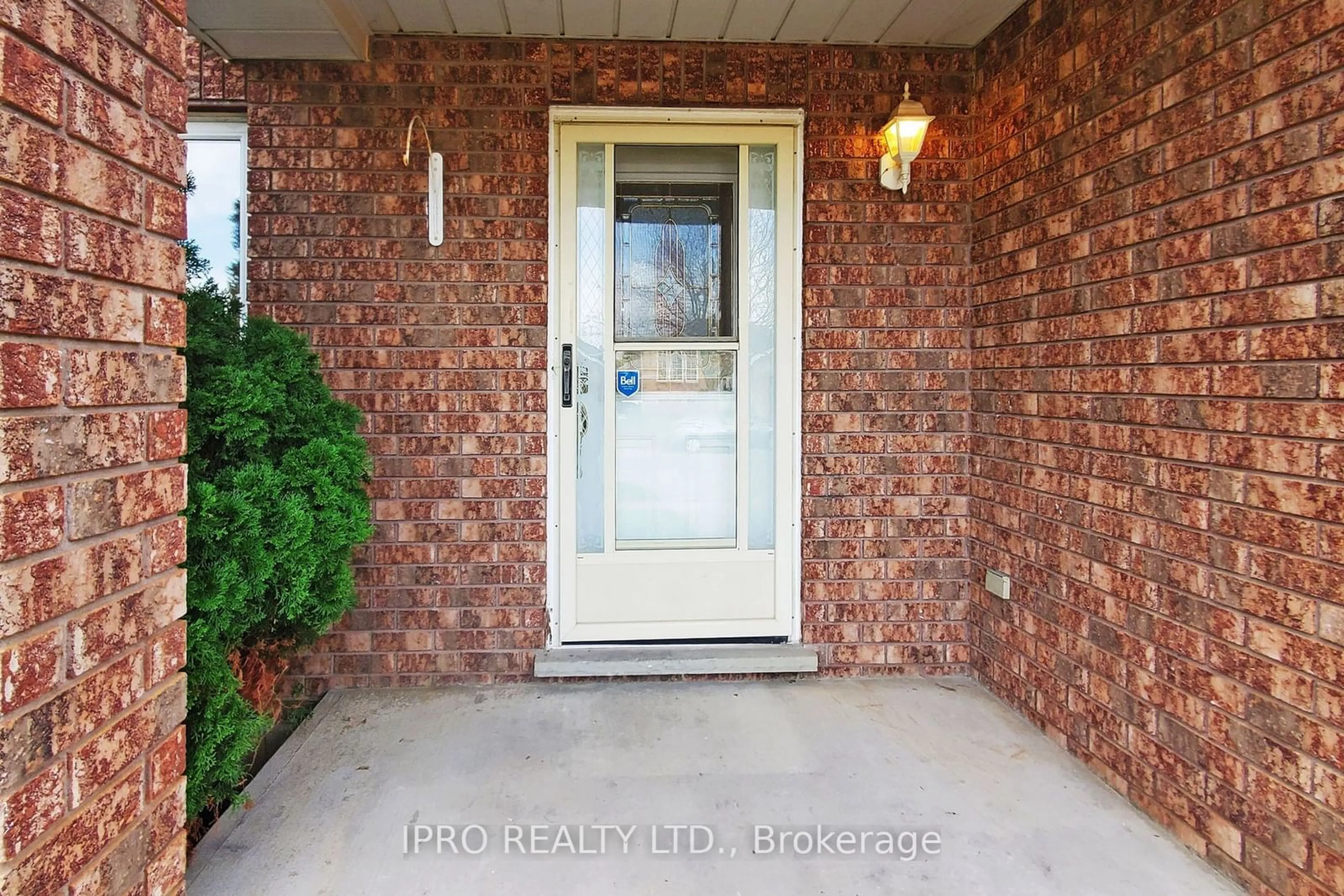 Indoor entryway, wood floors for 55 St. Patrick's Dr, Brantford Ontario N3T 6L4