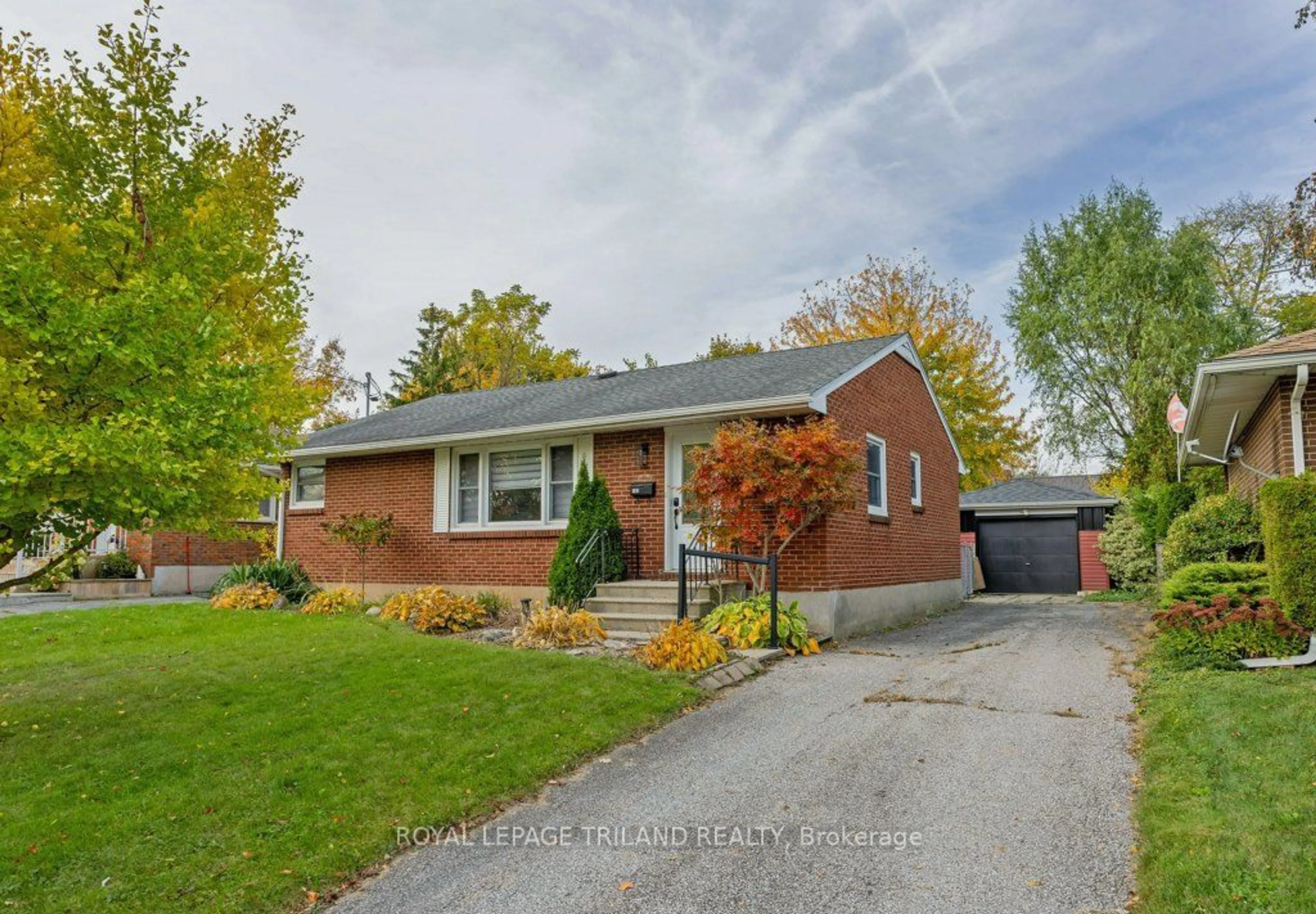 Home with brick exterior material for 163 First Ave, St. Thomas Ontario N5R 4N9