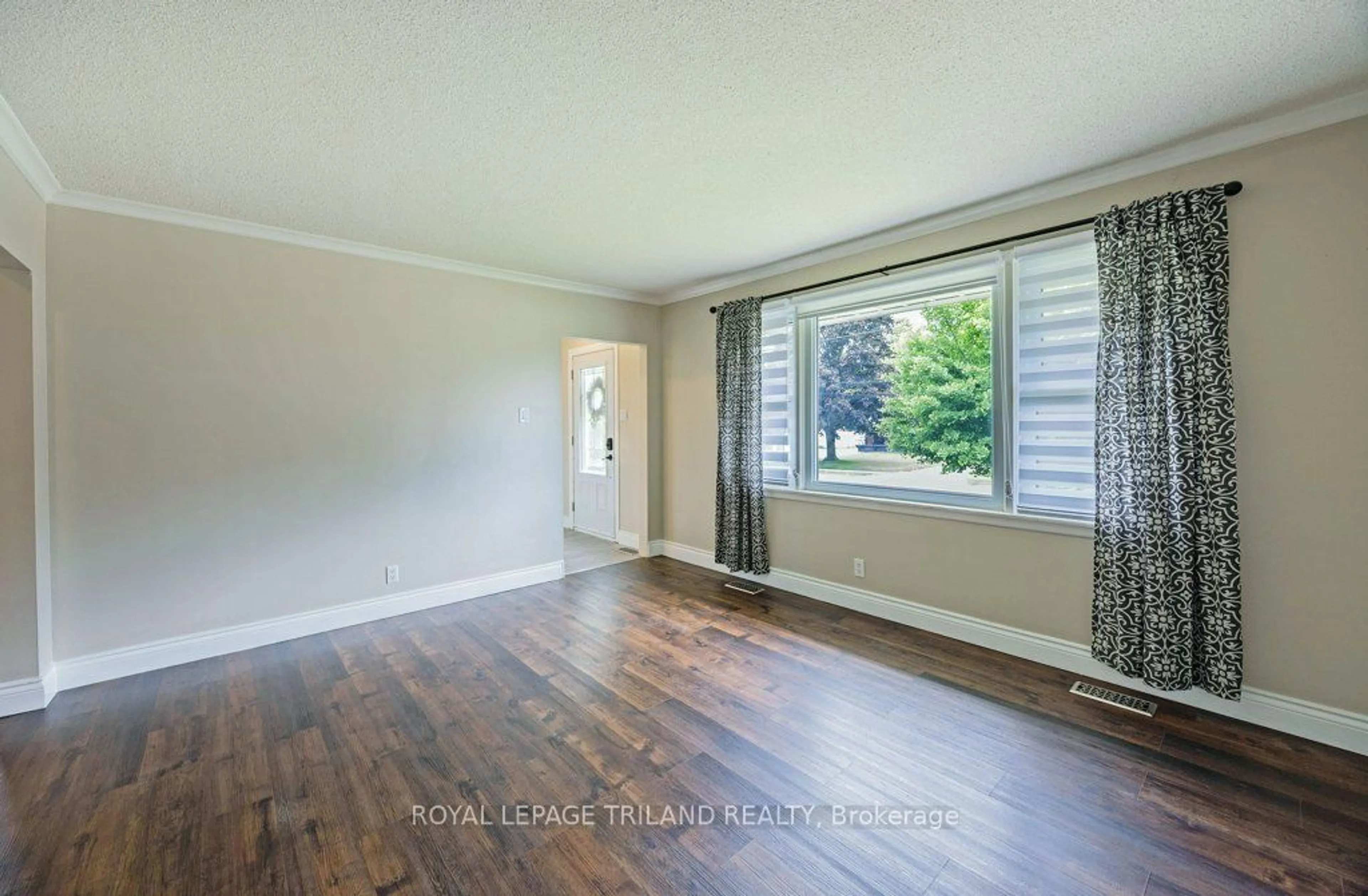 A pic of a room, wood floors for 163 First Ave, St. Thomas Ontario N5R 4N9