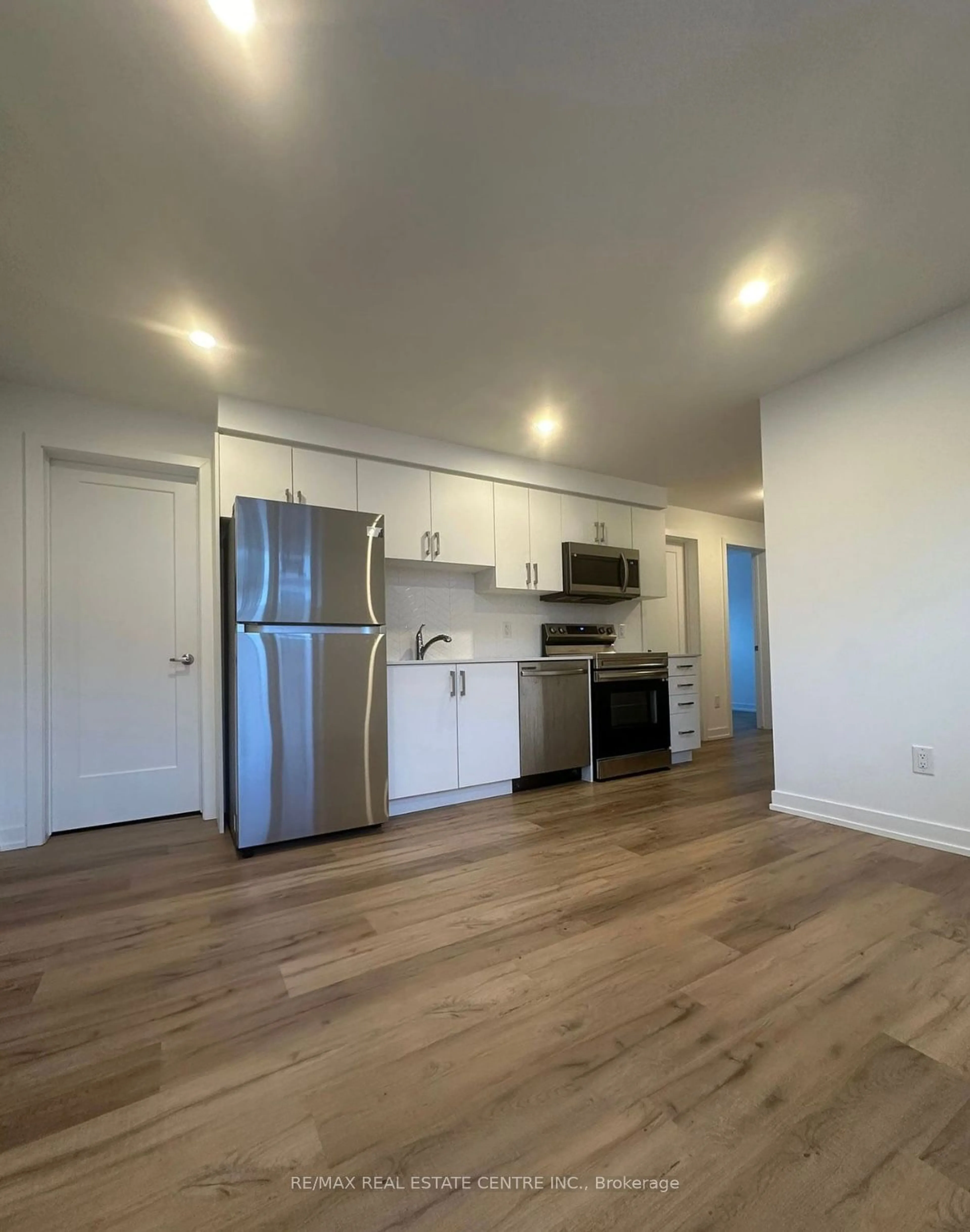 A pic of a room, wood floors for 4263 Fourth Ave #412, Niagara Falls Ontario L2E 0C2