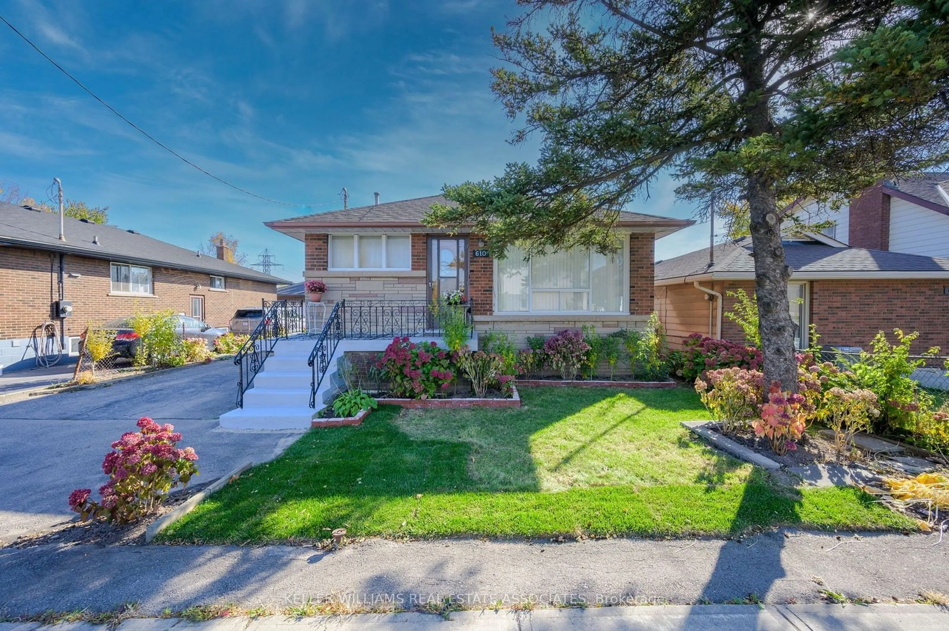 Frontside or backside of a home, the street view for 610 Woodward Ave, Hamilton Ontario L8H 6P1