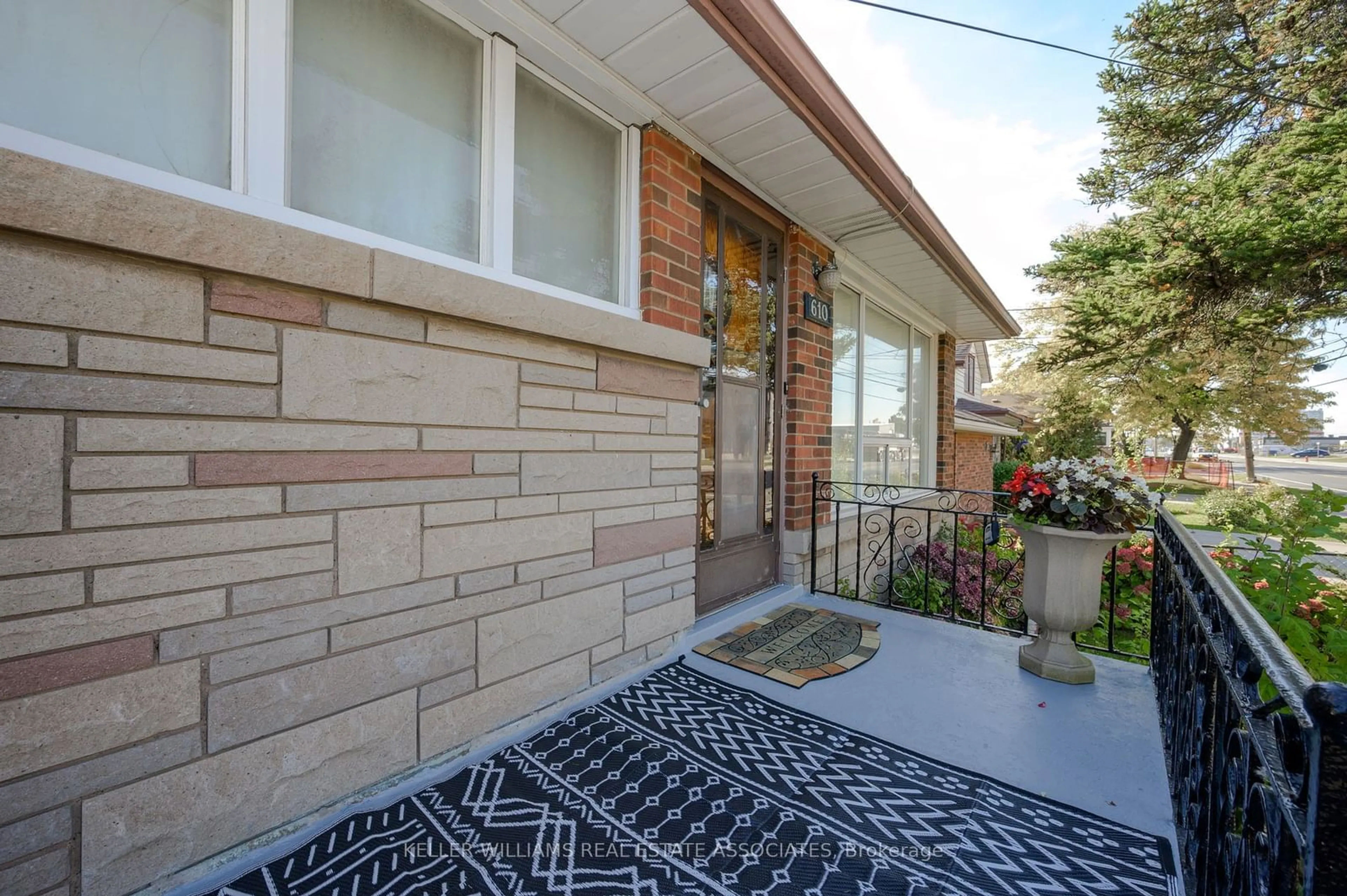 Home with brick exterior material for 610 Woodward Ave, Hamilton Ontario L8H 6P1