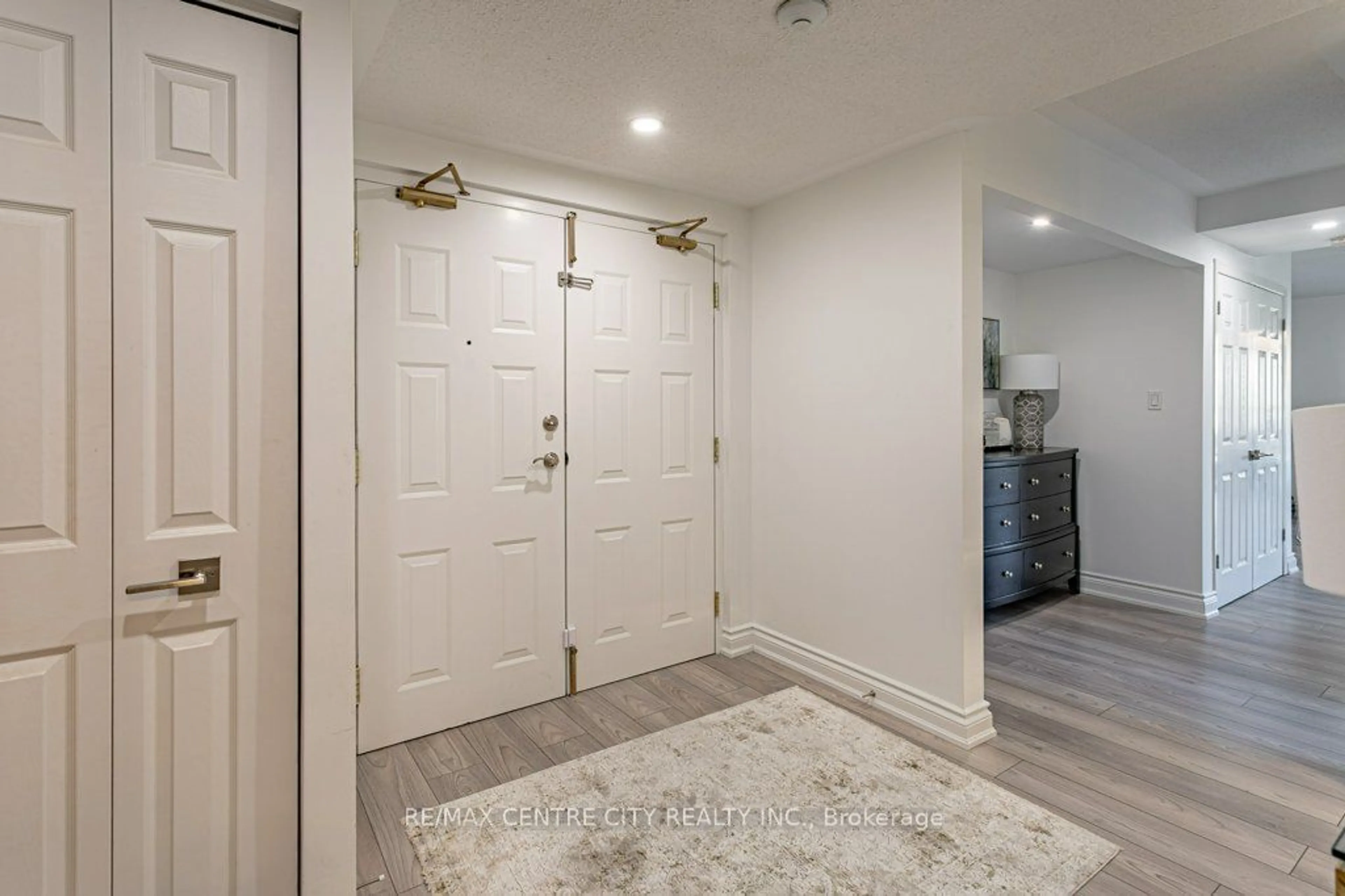 Indoor entryway, wood floors for 7 Picton St #204, London Ontario N6B 3N7