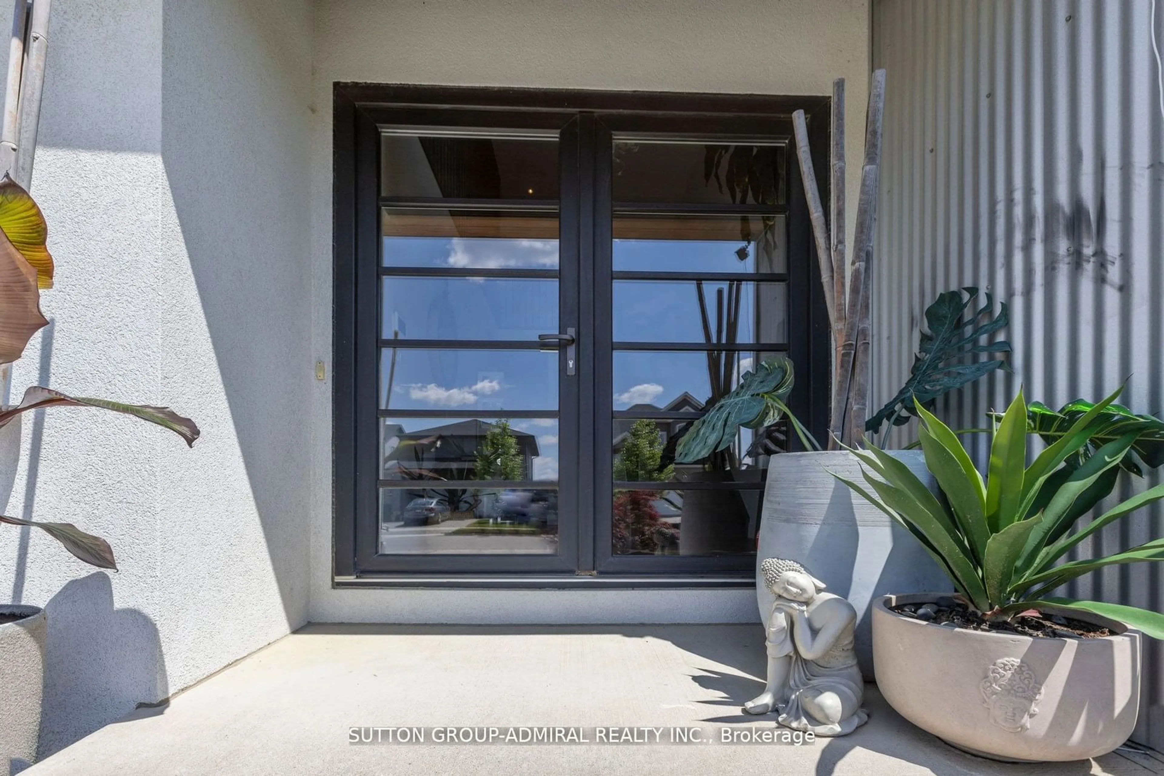 Indoor entryway, cement floor for 2130 Wateroak Dr, London Ontario N6G 5B4