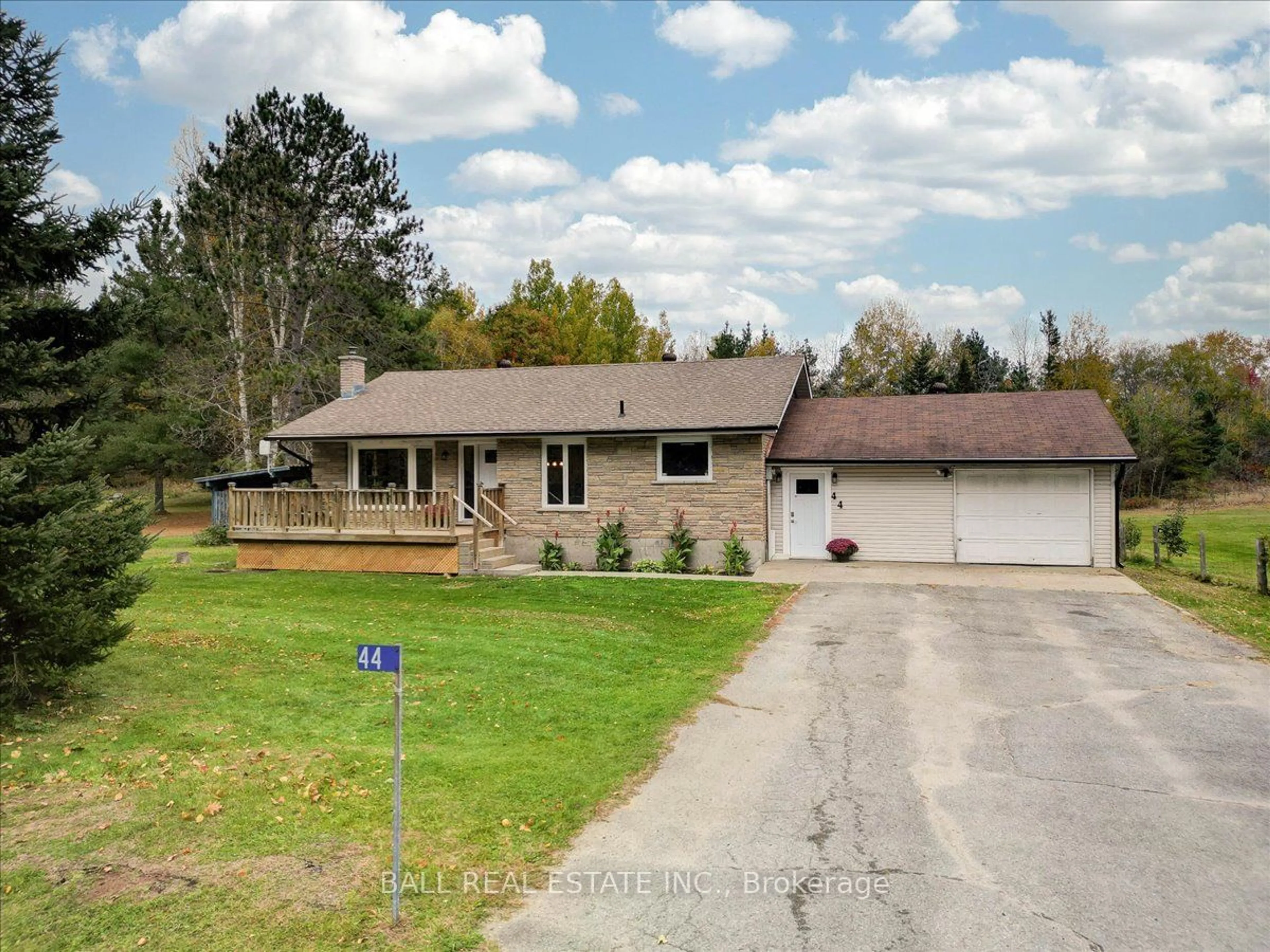 Frontside or backside of a home, cottage for 44 Alexander Crt, Bancroft Ontario K0L 1C0