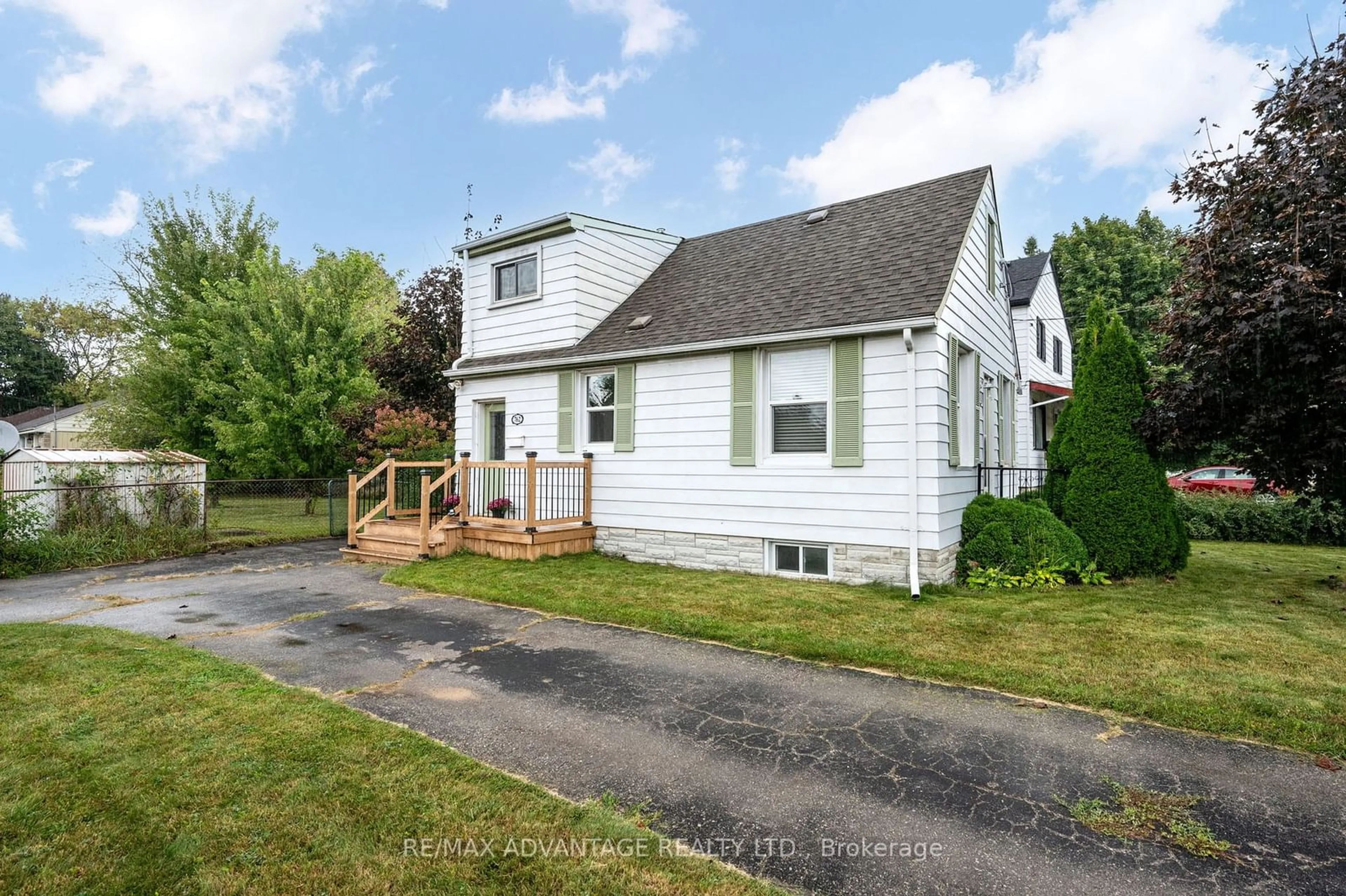 Frontside or backside of a home, cottage for 762 Cheapside St, London Ontario N5Y 3Y9