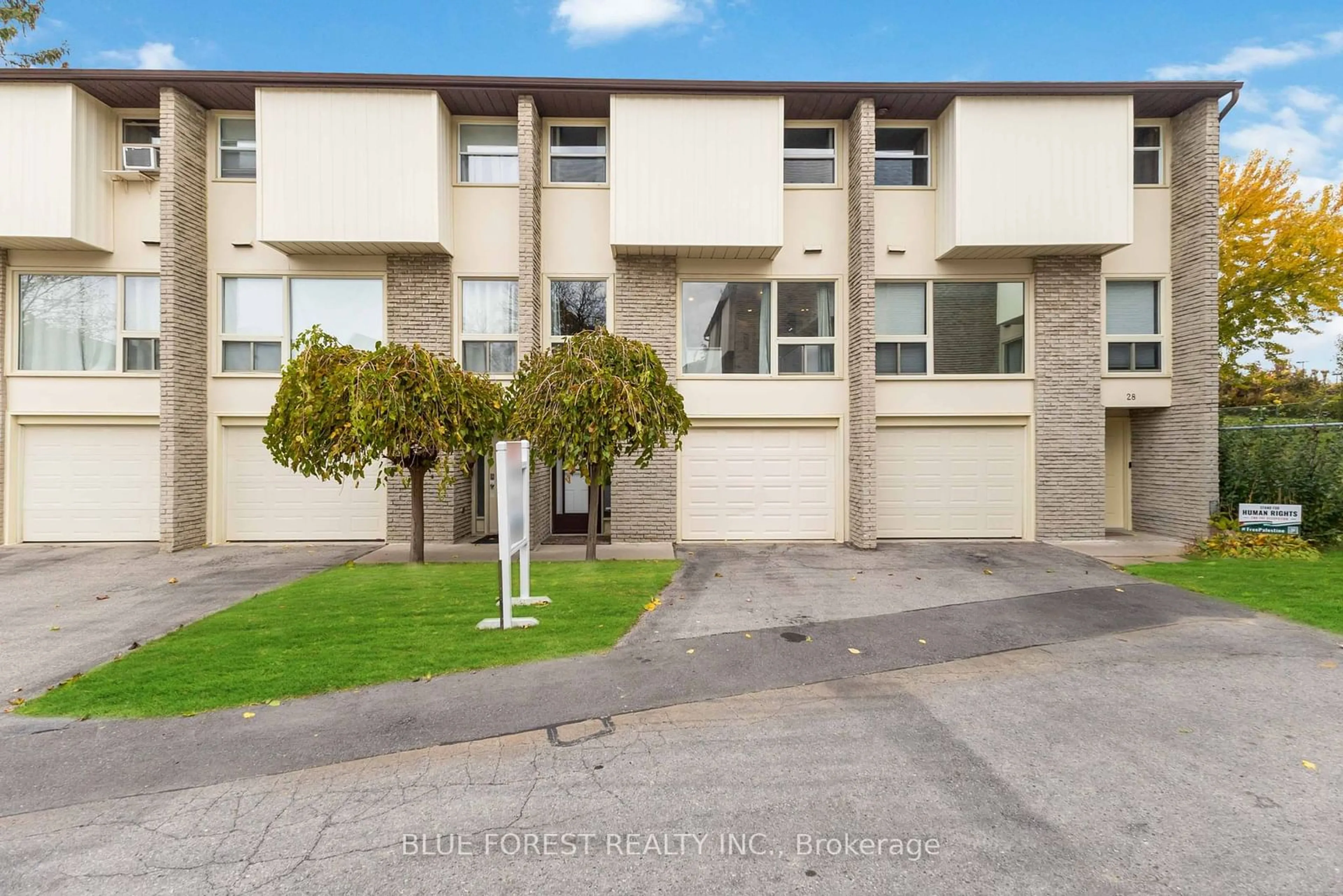 A pic from exterior of the house or condo, the street view for 26 Chiddington Gate, London Ontario N6C 4Y3