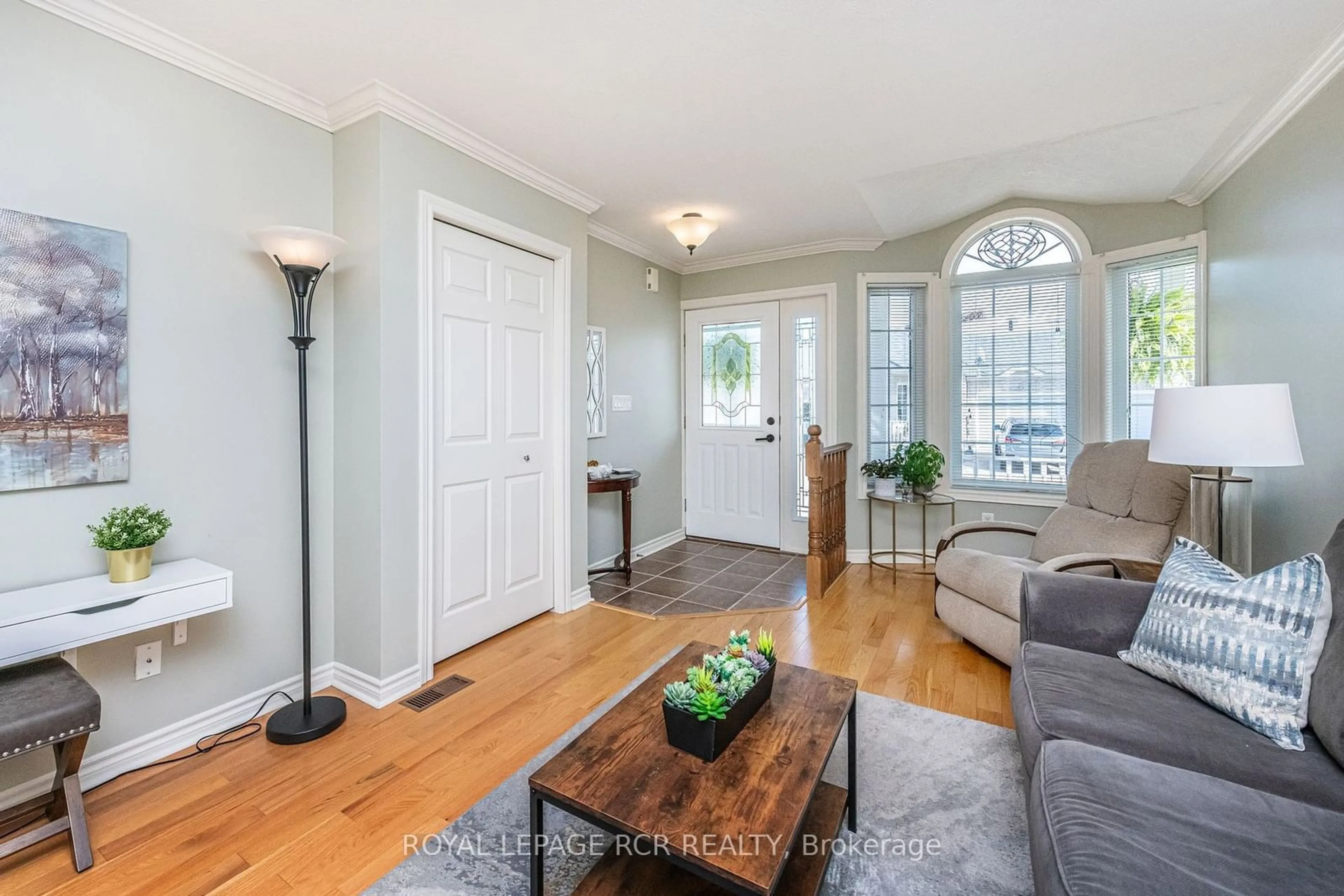 Indoor entryway, wood floors for 914 9th Avenue AE, Owen Sound Ontario N4K 6Y5