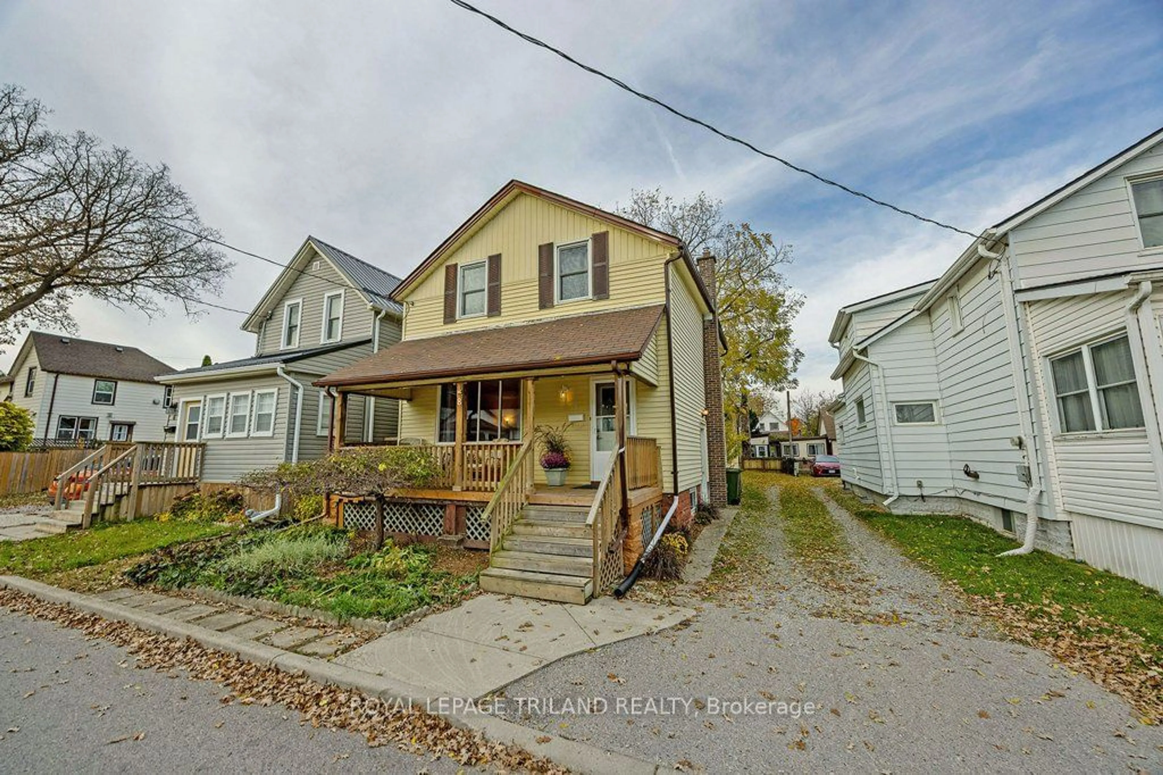 Frontside or backside of a home, the street view for 8 Hamilton St, St. Thomas Ontario N5P 2S6