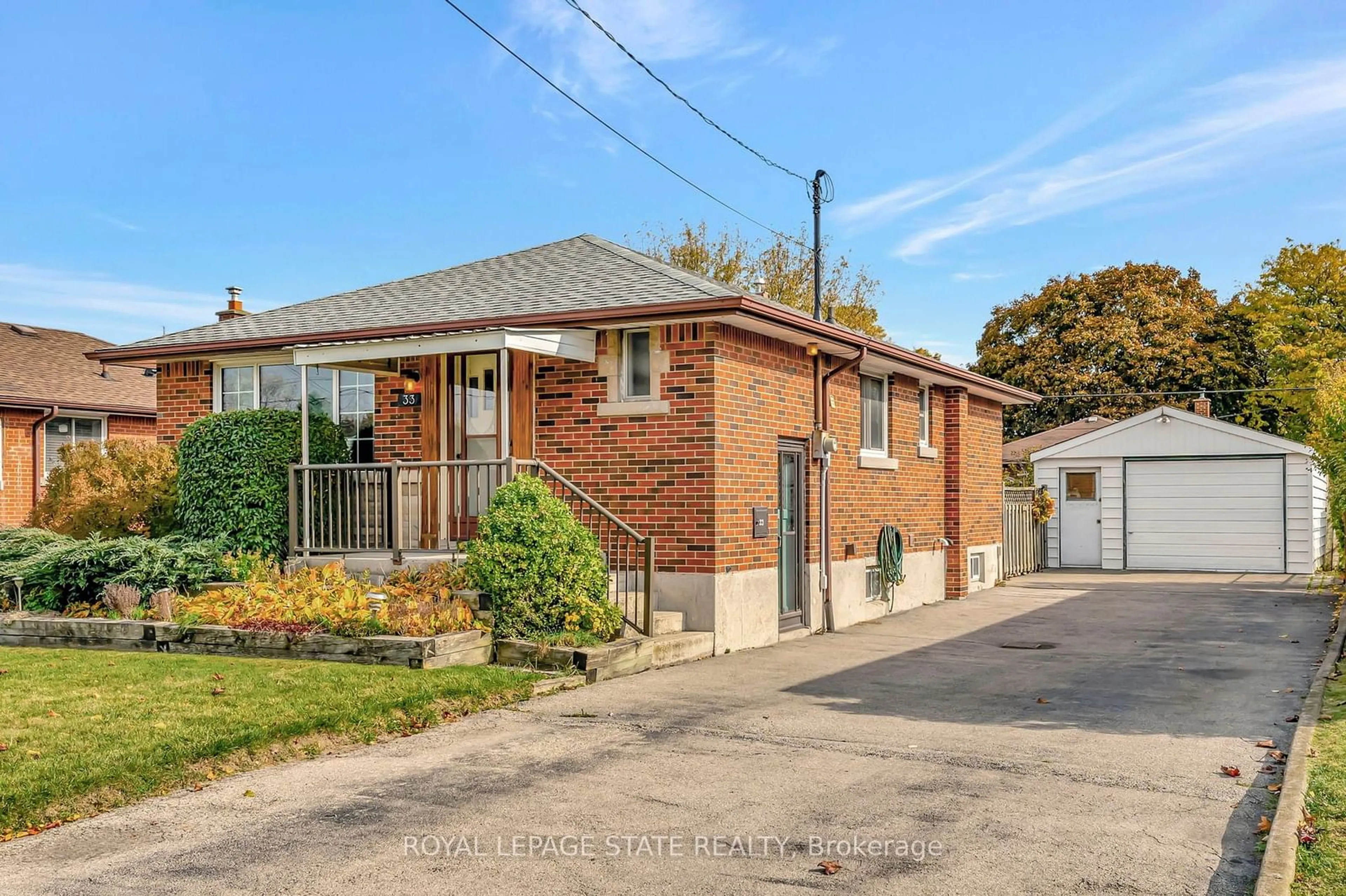 Frontside or backside of a home, the street view for 33 Greenwood St, Hamilton Ontario L9G 3K9