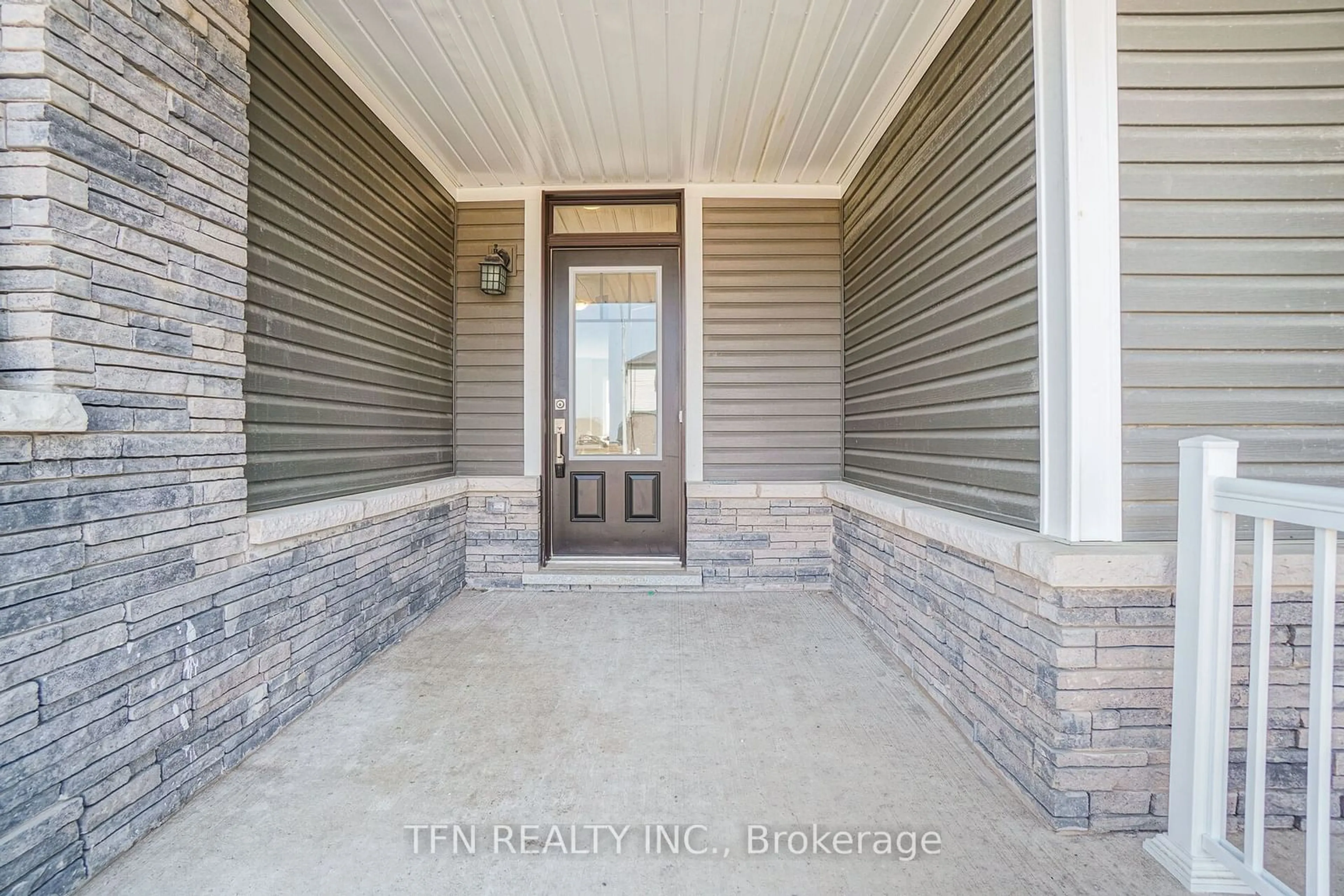 Indoor entryway, cement floor for 266 Explorer Way, Thorold Ontario L2V 0K2