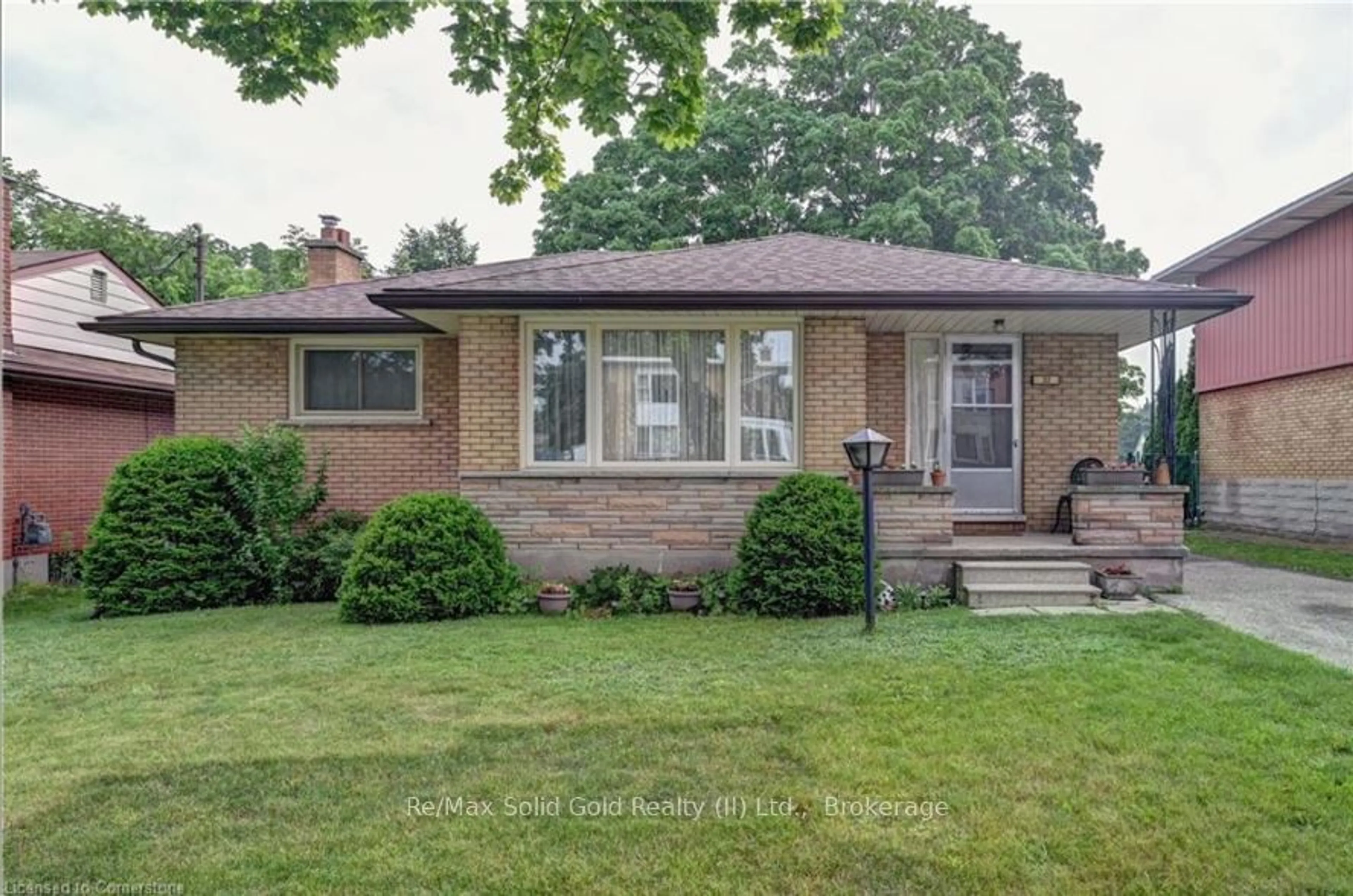 Home with brick exterior material for 32 Southdale Ave, Kitchener Ontario N2M 3V5