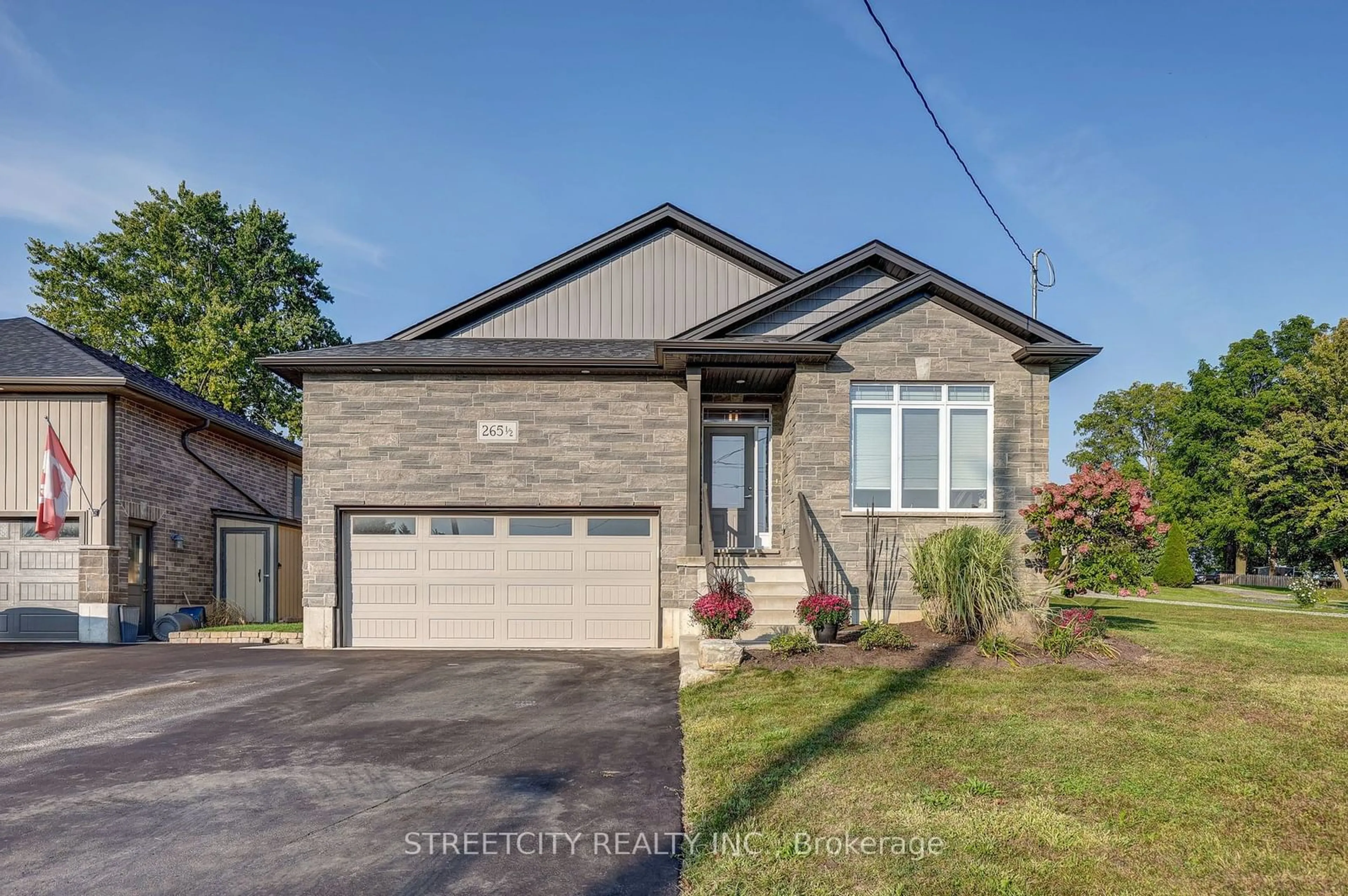 Frontside or backside of a home, cottage for 265 1/2 Harris St, Ingersoll Ontario N5C 1Y5