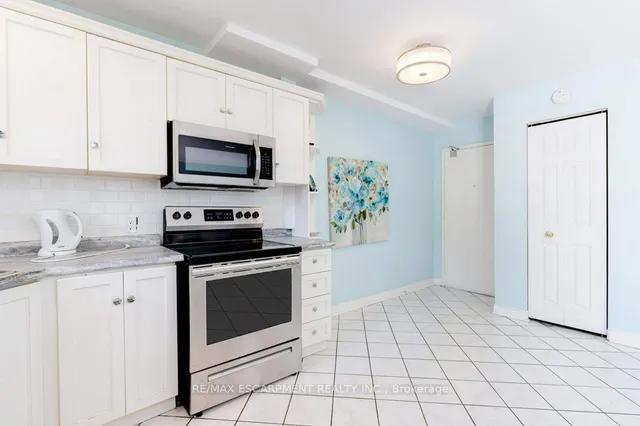 Additional property image - 2373 King St Unit 17