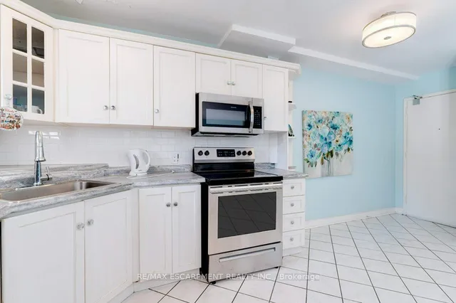 Additional property image - 2373 King St Unit 17