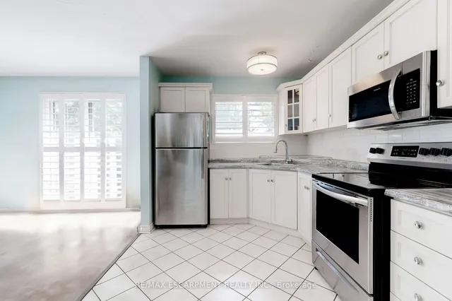 Additional property image - 2373 King St Unit 17