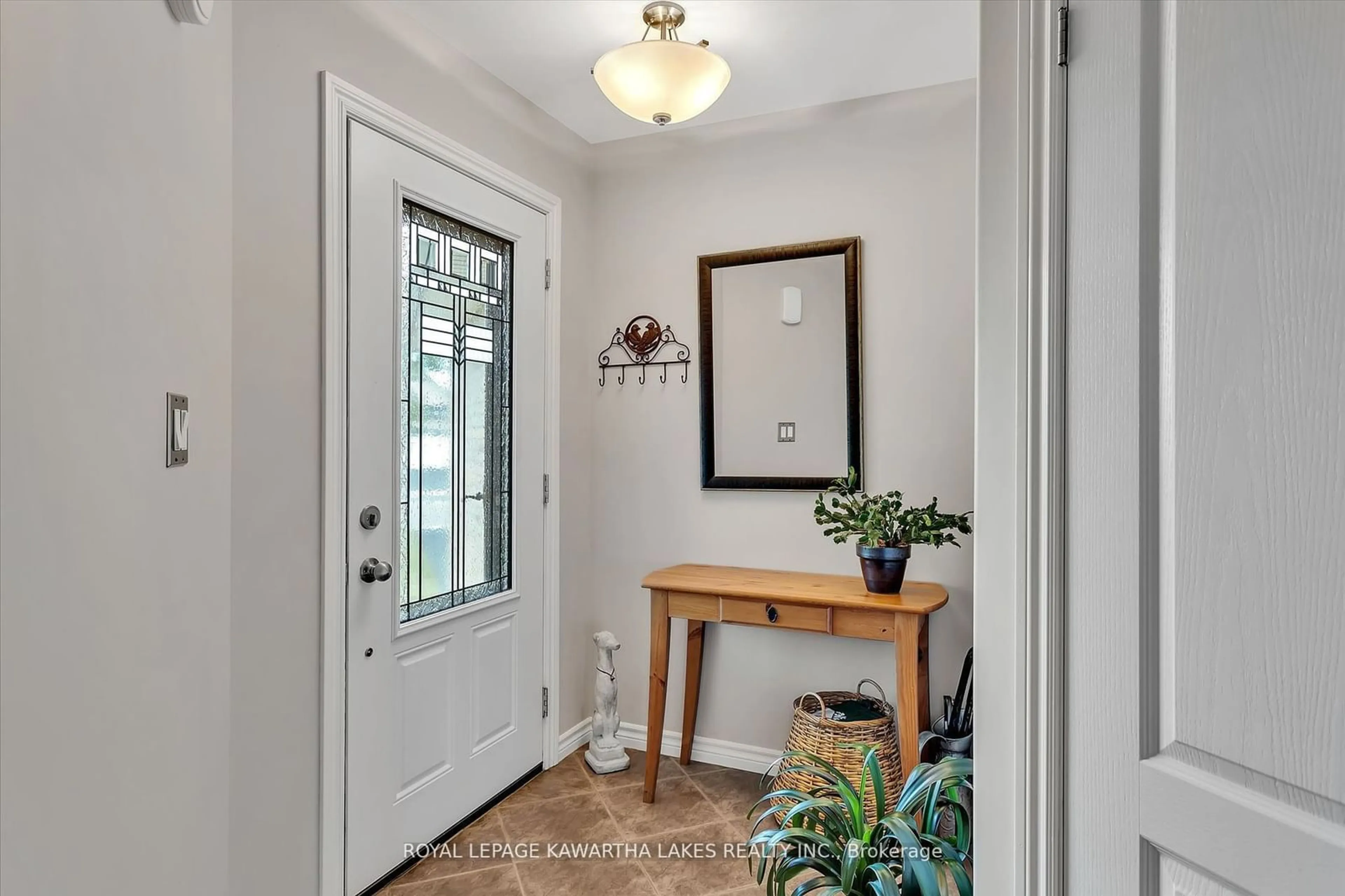 Indoor entryway, wood floors for 28 Liam St, Kawartha Lakes Ontario K9V 0J4