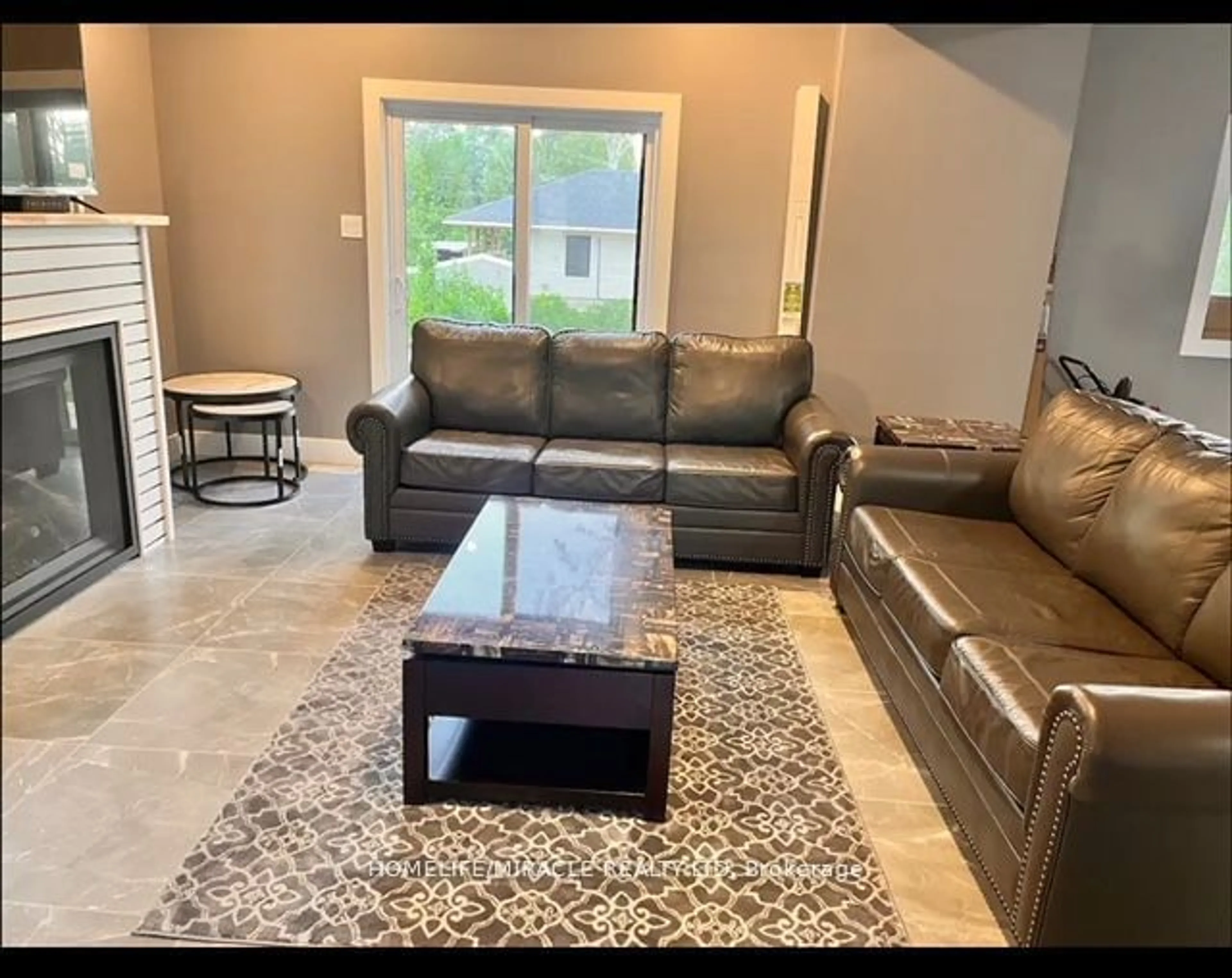 Living room, carpet floors for 20 Sauble Falls Pkwy, Saugeen Shores Ontario N0H 2G0