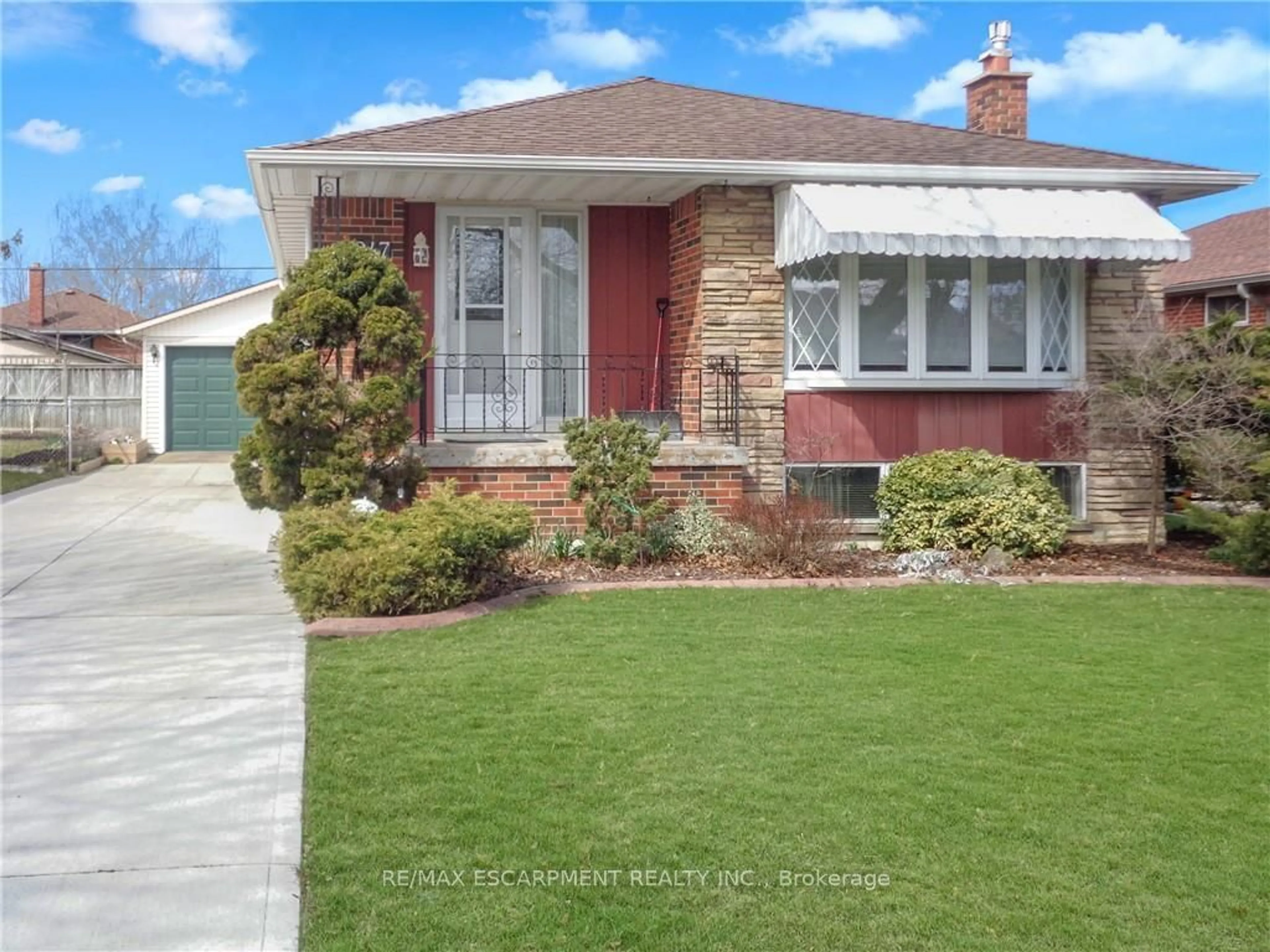 Frontside or backside of a home, the street view for 247 Fernwood Cres, Hamilton Ontario L8T 3L7