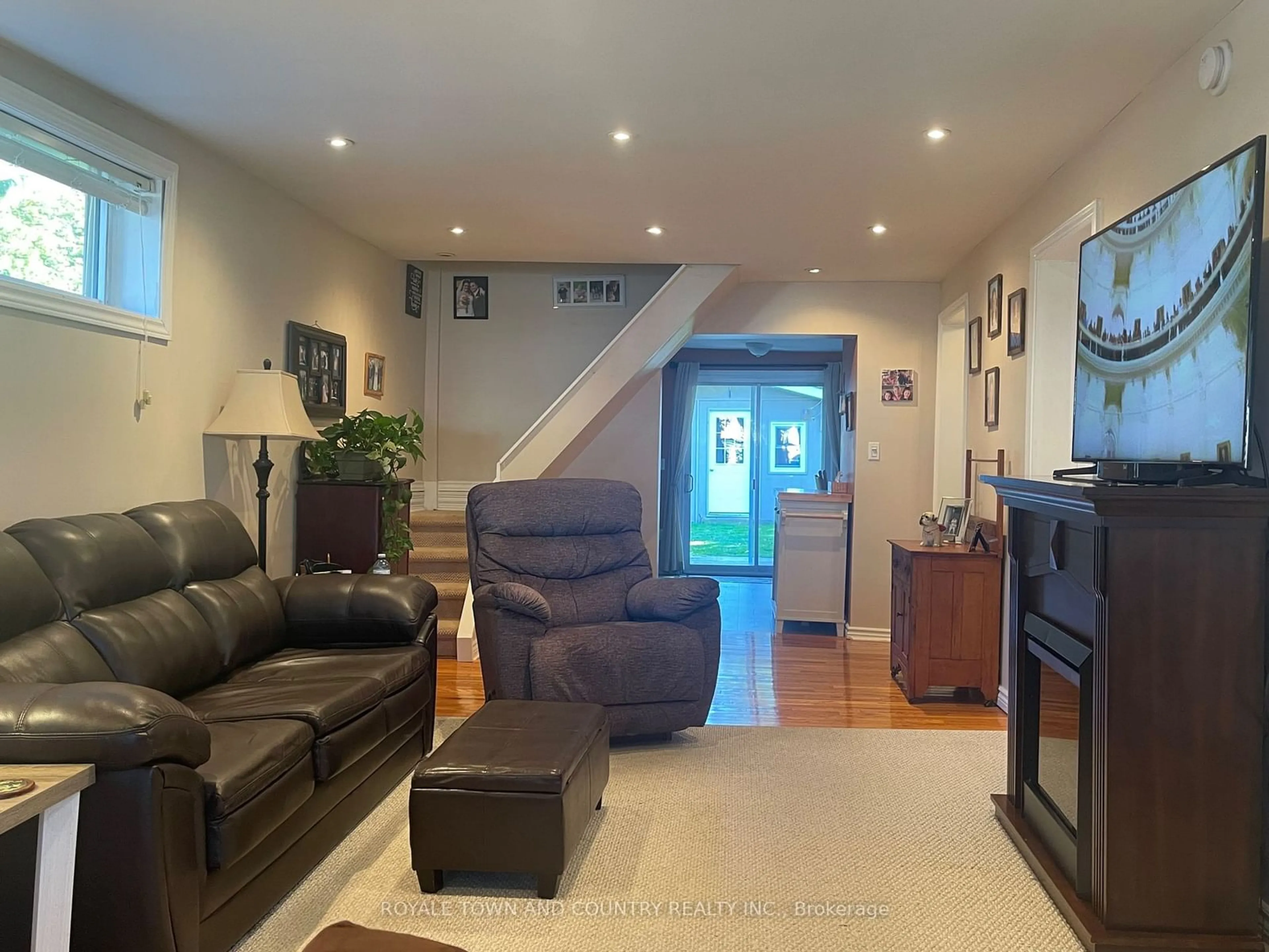 Living room, wood floors for 61 Russell St, Kawartha Lakes Ontario K9V 2A7