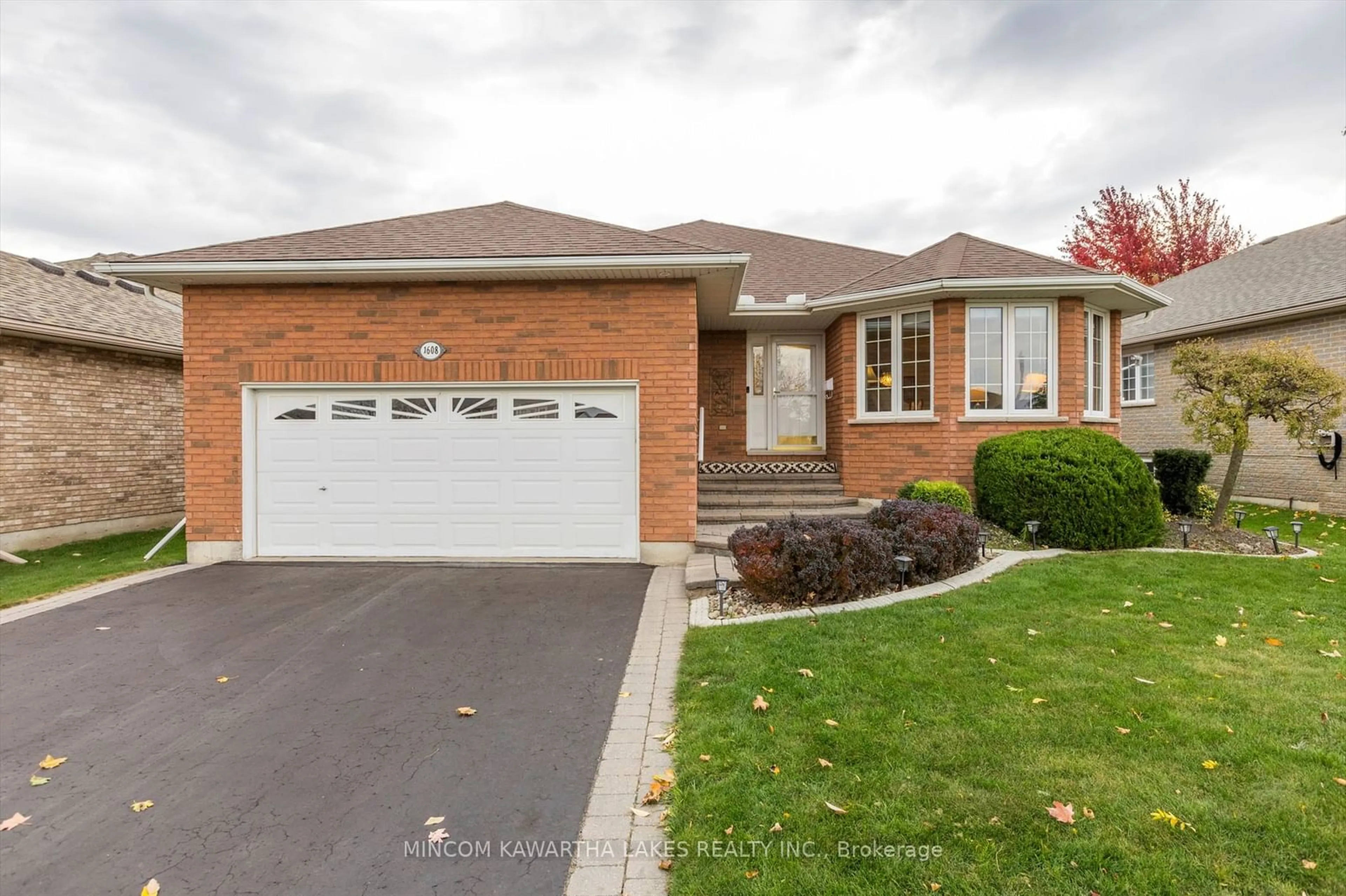 Frontside or backside of a home, the street view for 1608 Ravenwood Dr, Peterborough Ontario K9K 2P8