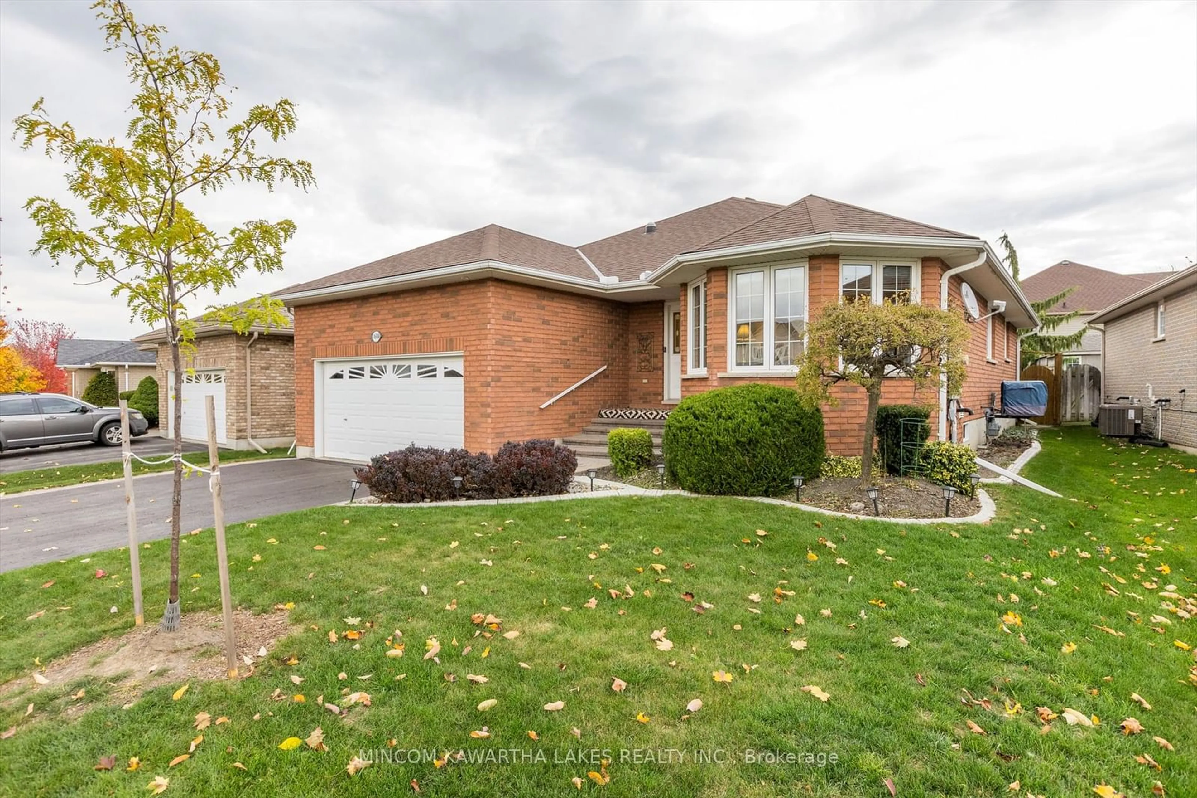 Home with brick exterior material for 1608 Ravenwood Dr, Peterborough Ontario K9K 2P8