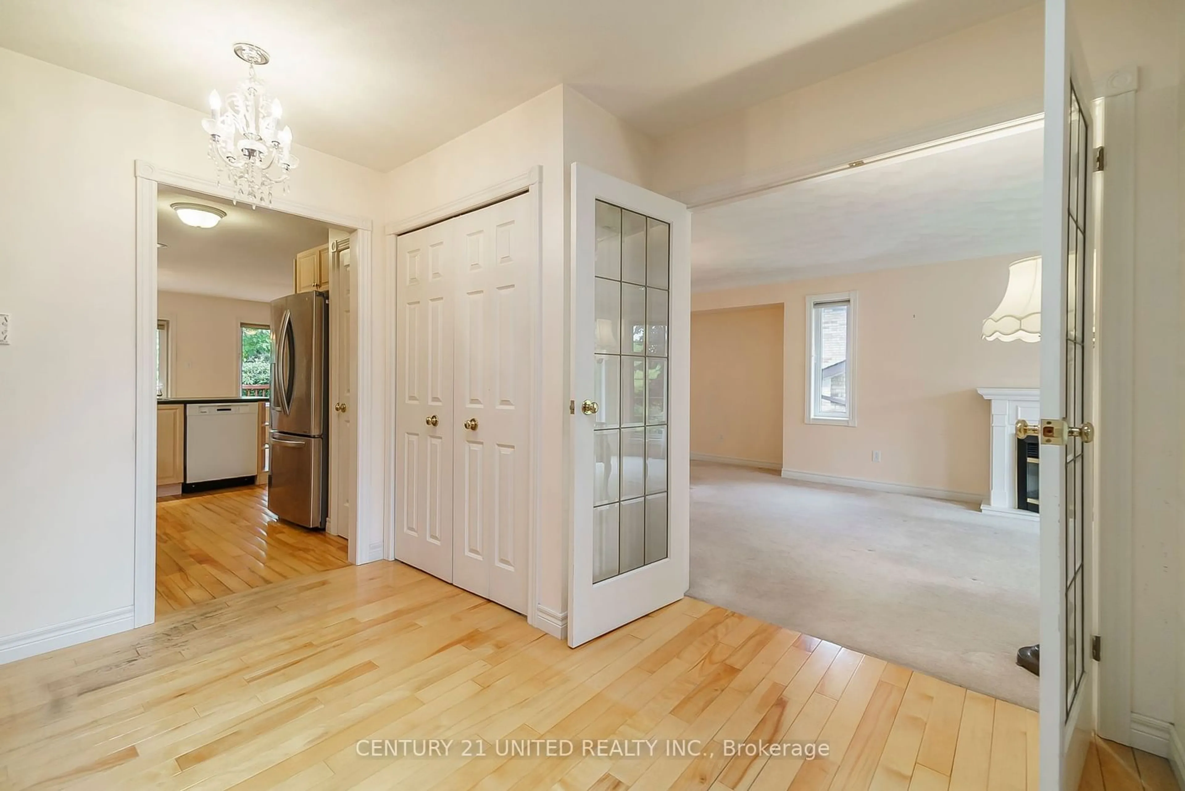 Indoor entryway, wood floors for 1612 Waddell Ave, Peterborough Ontario K9K 2G9