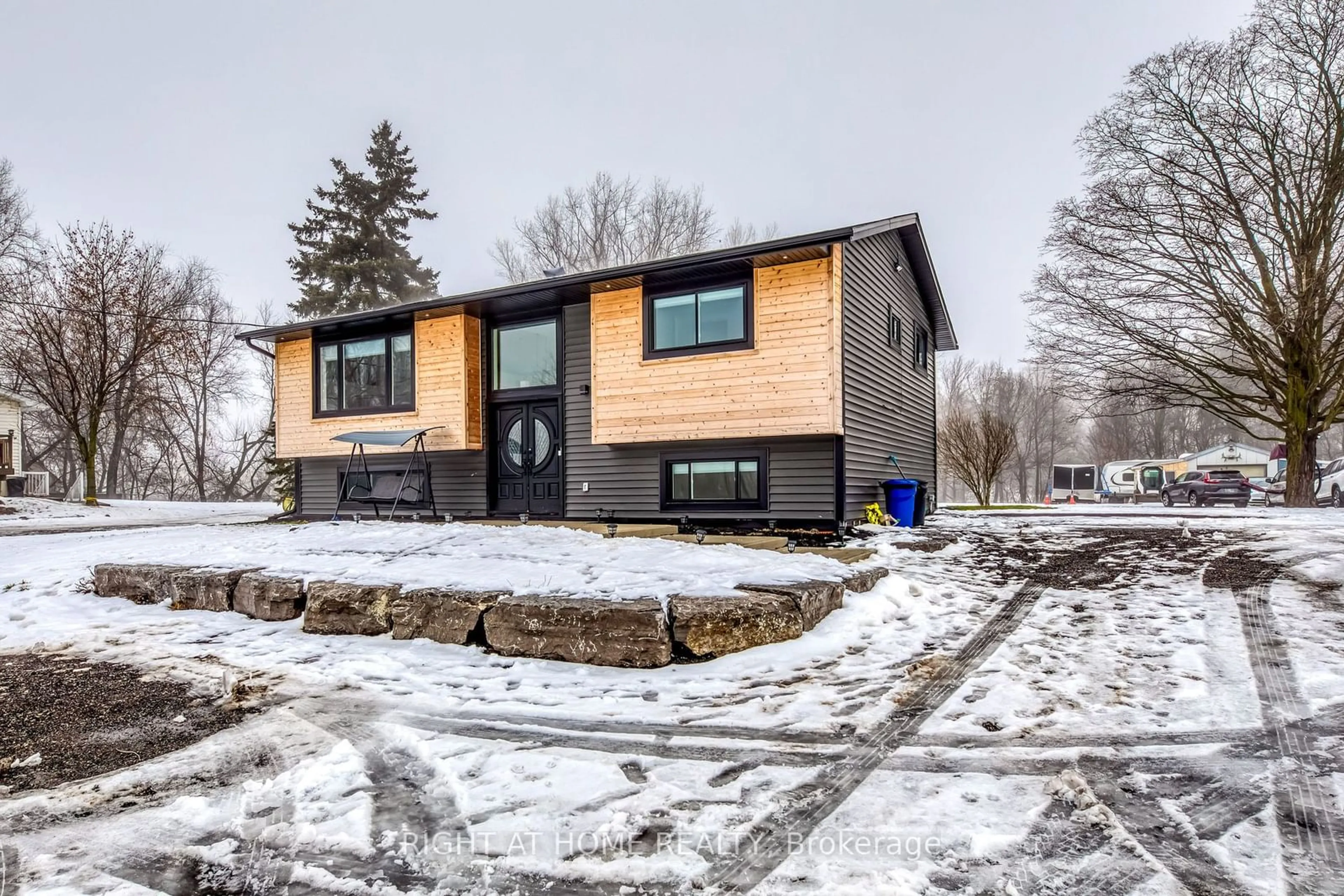 Frontside or backside of a home, the street view for 146 7th Concession Rd, Hamilton Ontario L8B 1T3