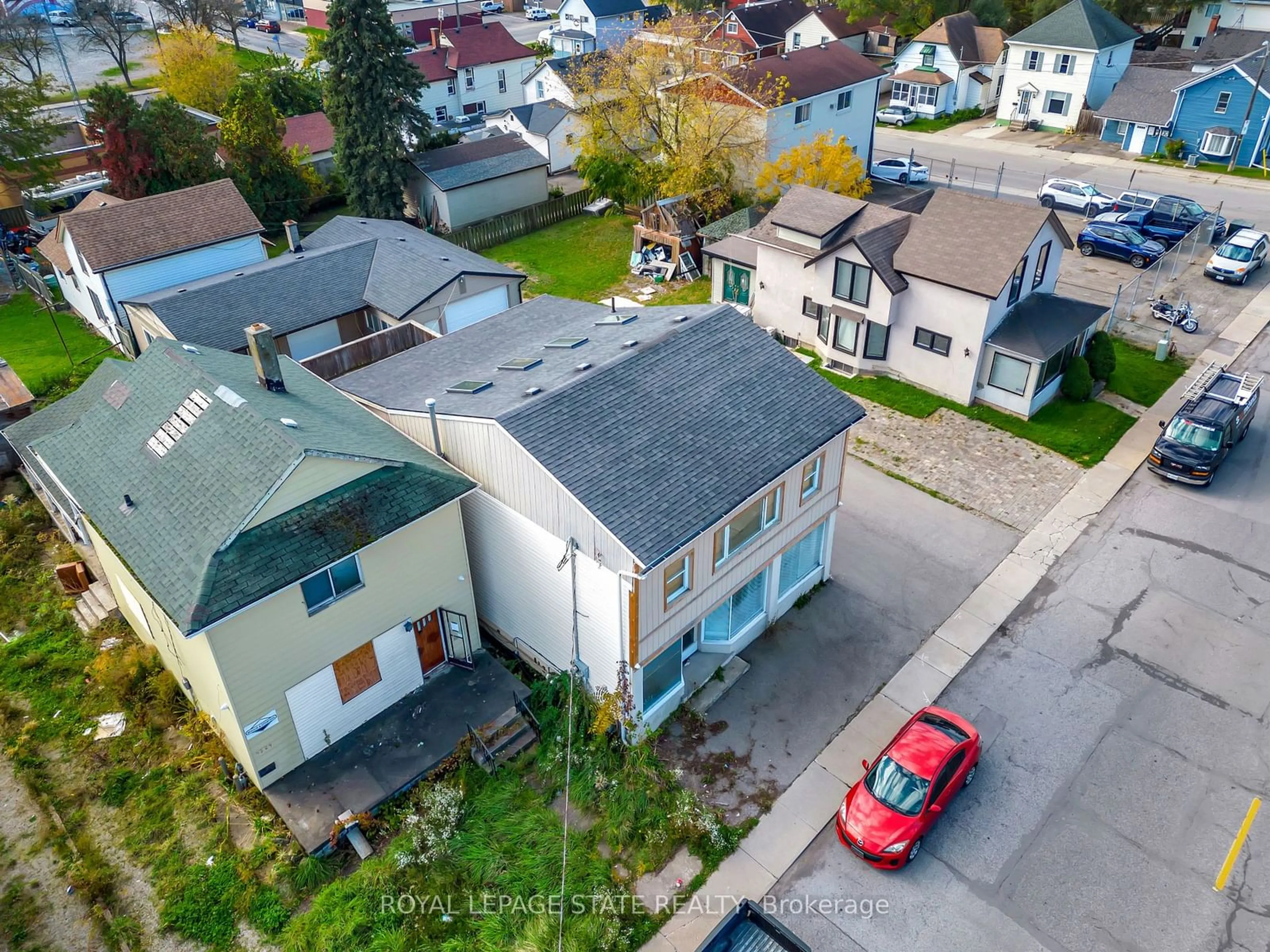 Frontside or backside of a home, the street view for 4528 Bridge St, Niagara Falls Ontario L2E 2R7