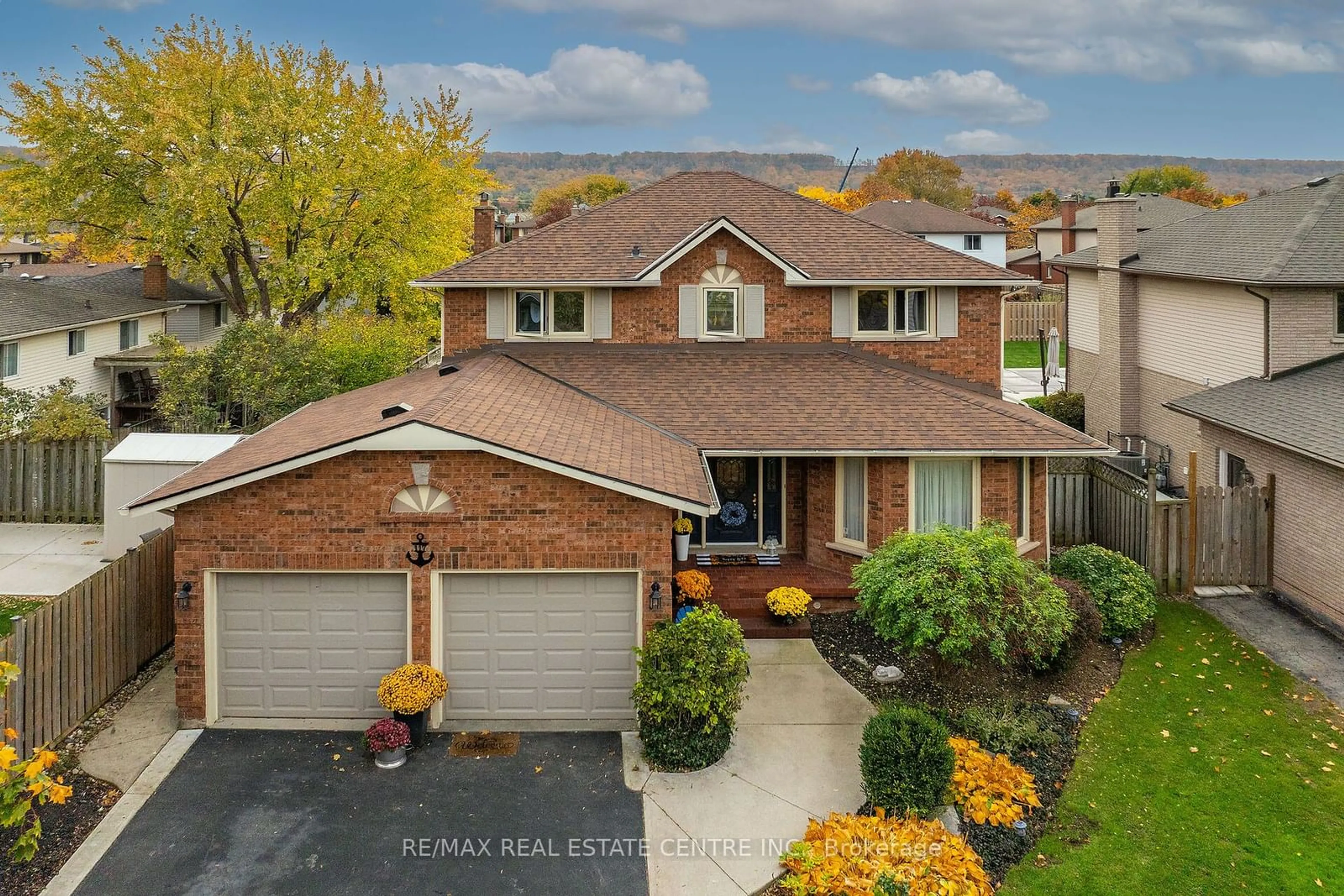 A pic from exterior of the house or condo, the street view for 117 Olive St, Grimsby Ontario L3M 5B1