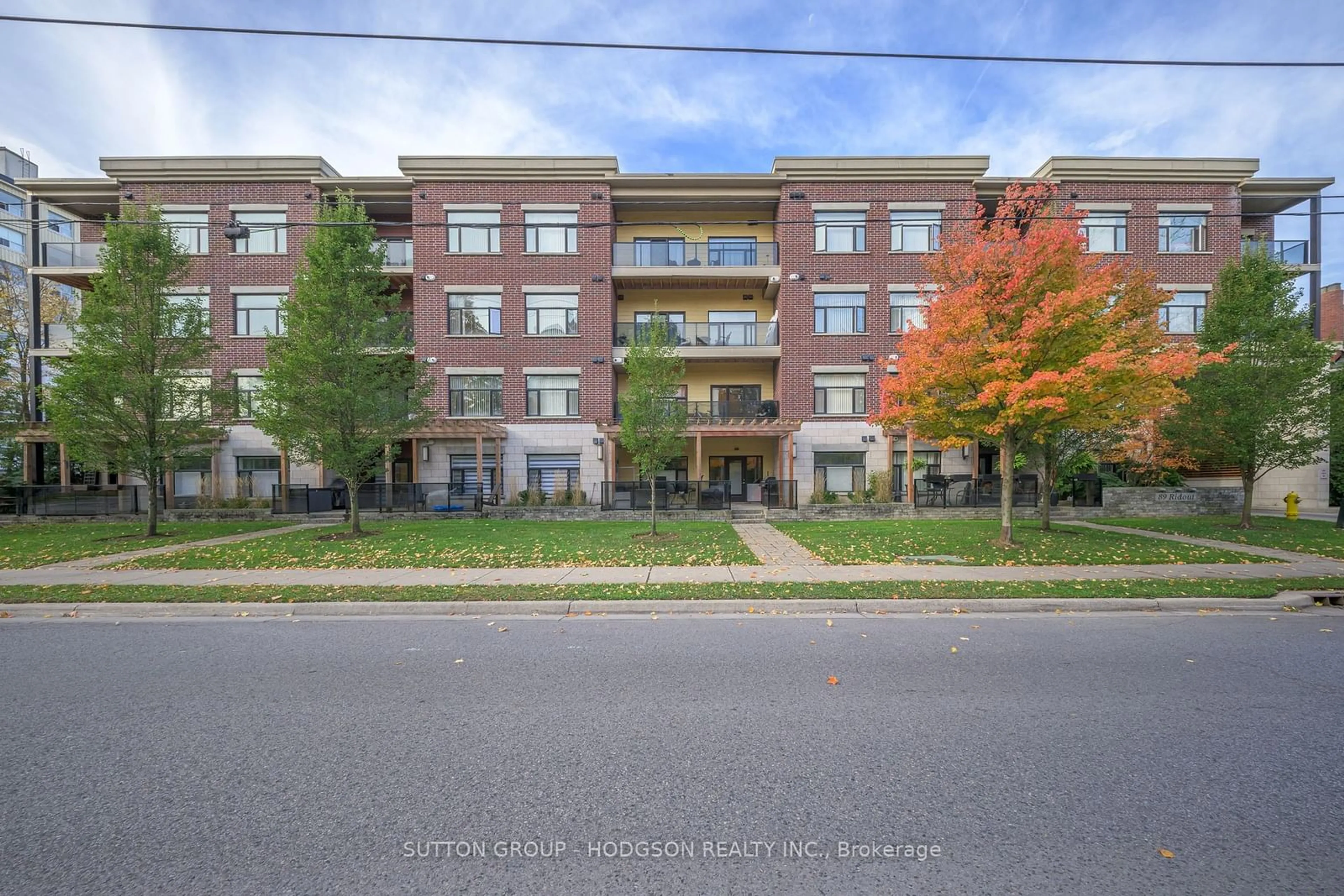 A pic from exterior of the house or condo, the front or back of building for 89 Ridout St #406, London Ontario N6C 3X2