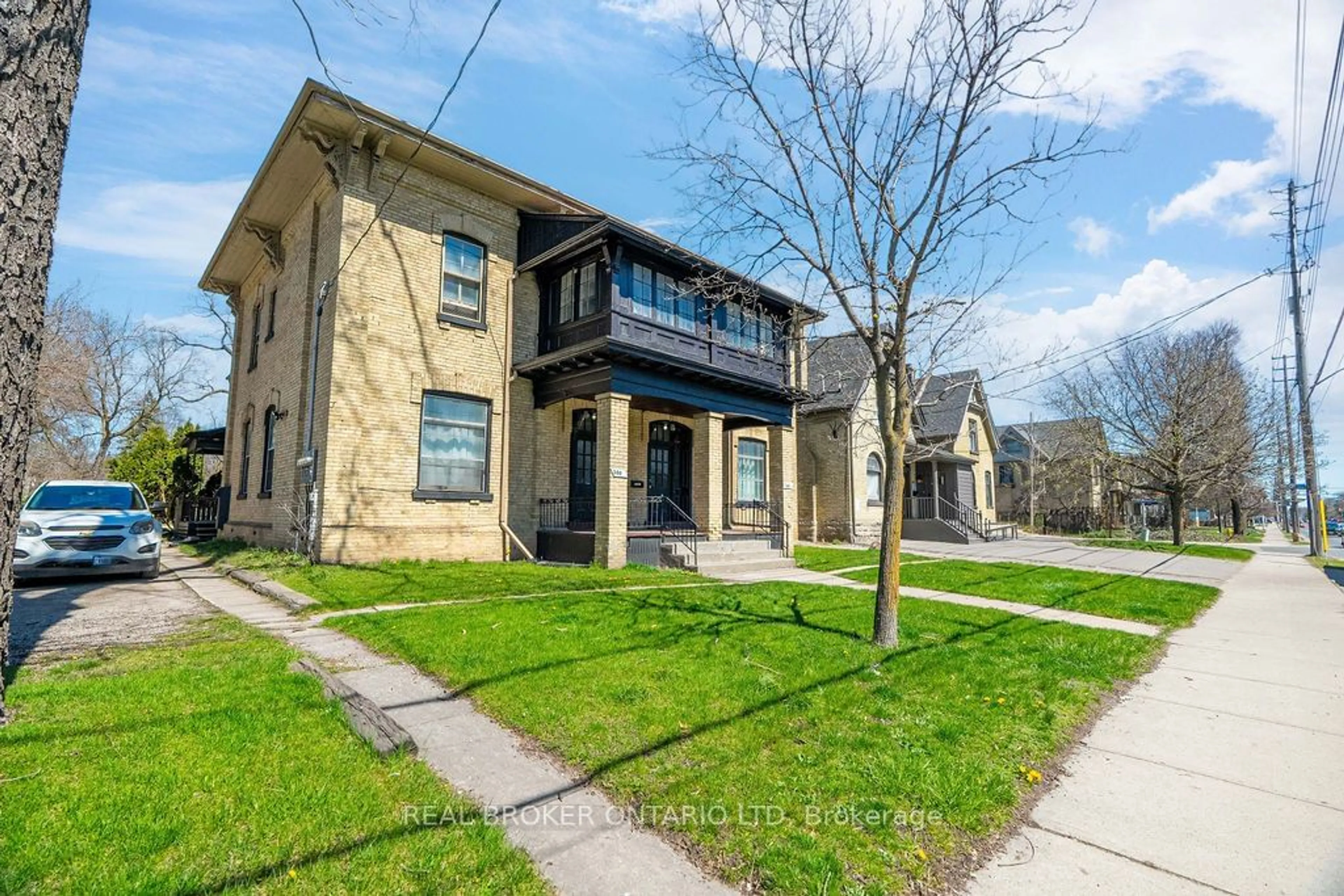 A pic from exterior of the house or condo, the street view for 300 Oxford St, London Ontario N6A 1V4